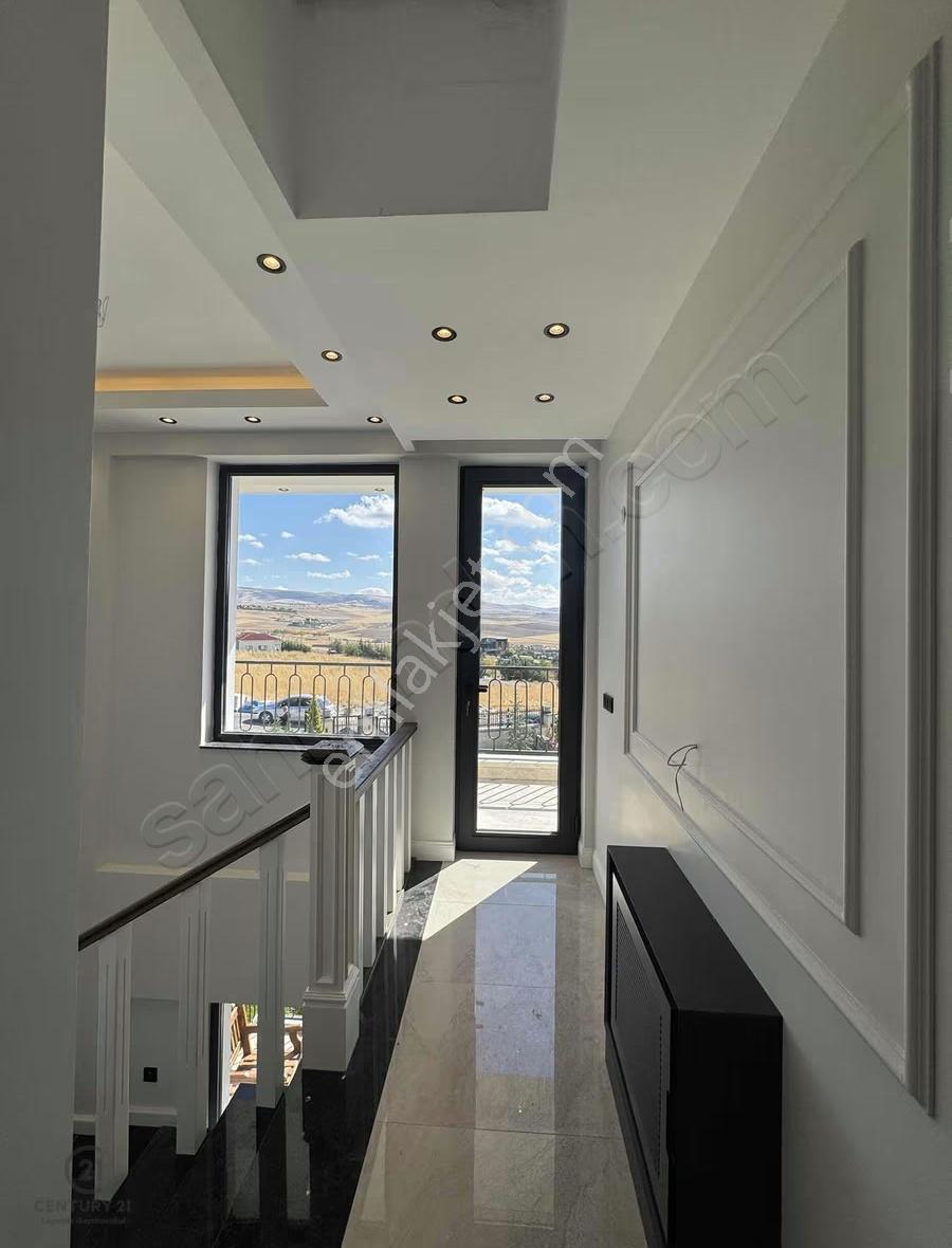 Gölbaşı Bahçelievlerde Göl Manzaralı Yan Yana 2 Lüks Villa - Görsel 11