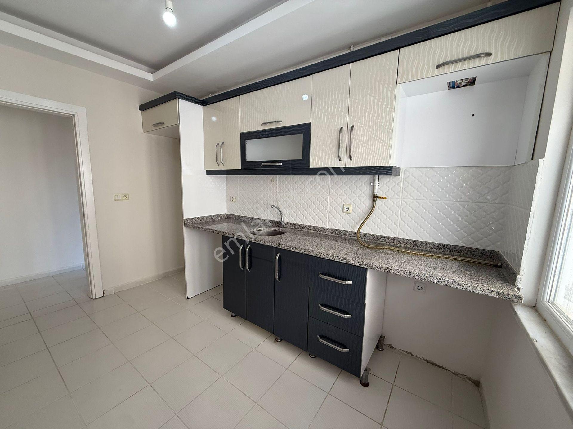 Tuşba Emlaktan Satılık İskanlı Kombili Ara Kat 3+1 Daire - Görsel 8