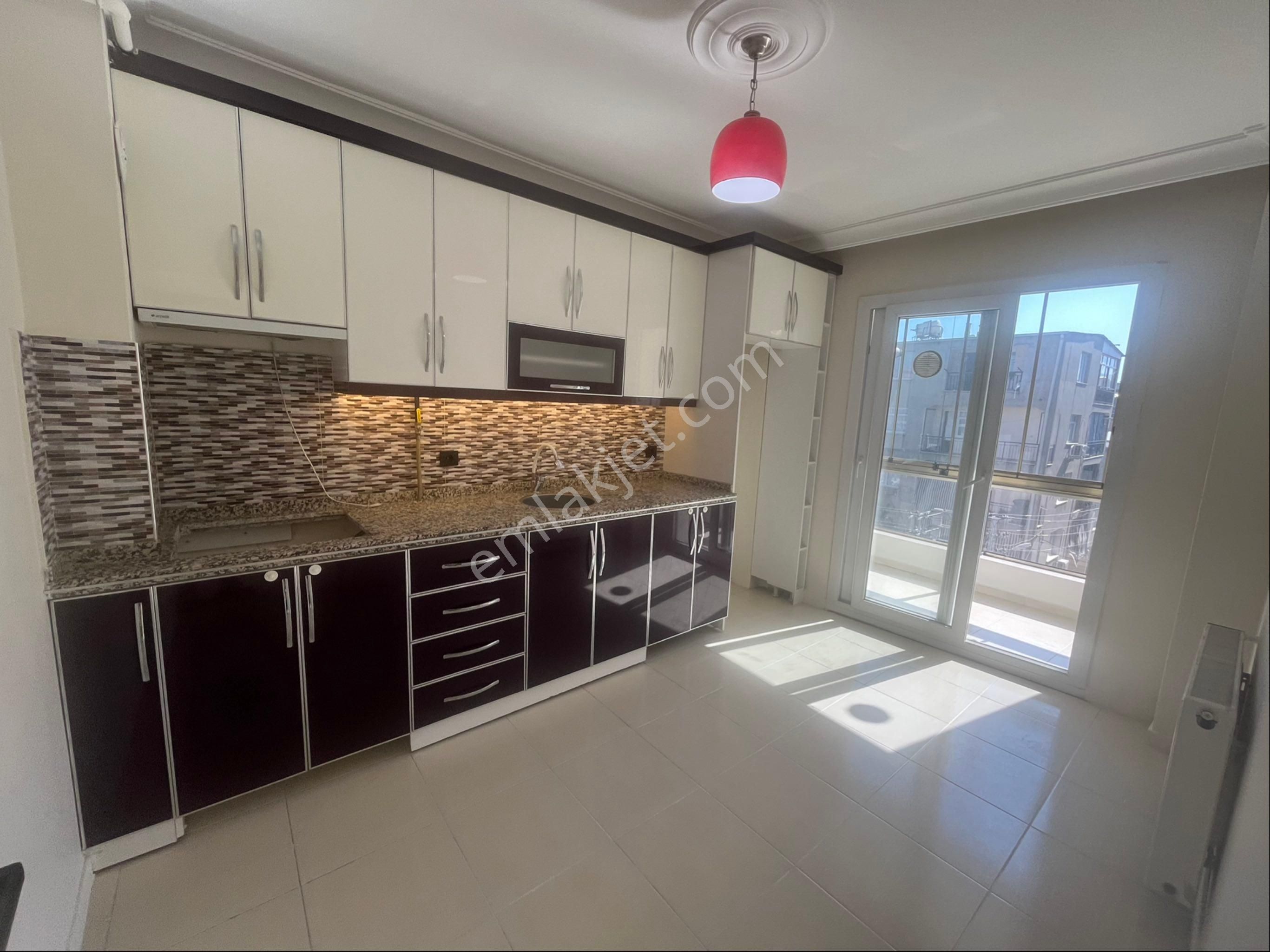 İzmir Buca Yeşilbağlar Da Plan Porojeli 2+1 Doğalgazlı Satılık Daire