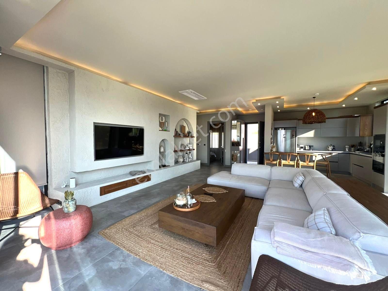 Yalıkavakta Deniz Manzaralı Satılık Modern 4+1 Villa - Görsel 4