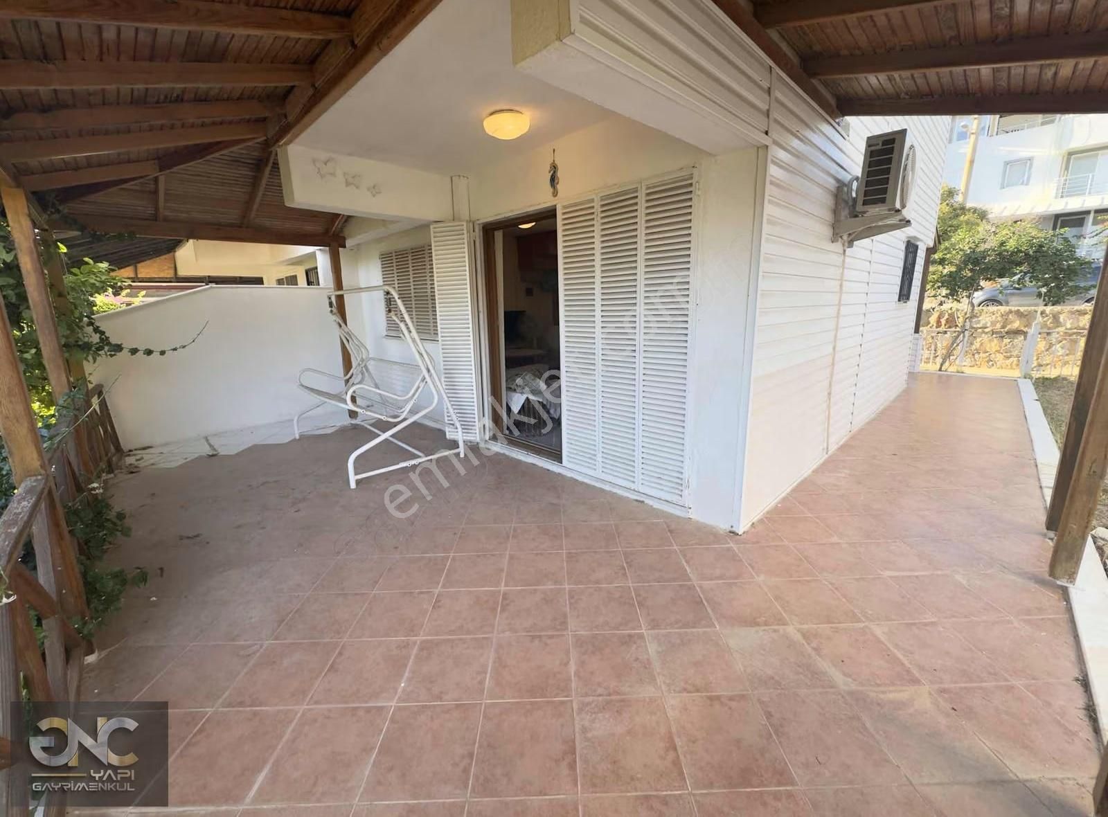 Denize Sıfır Sitede Geniş Bahçeli Eşyalı Manzaralı Yazlık - Görsel 14