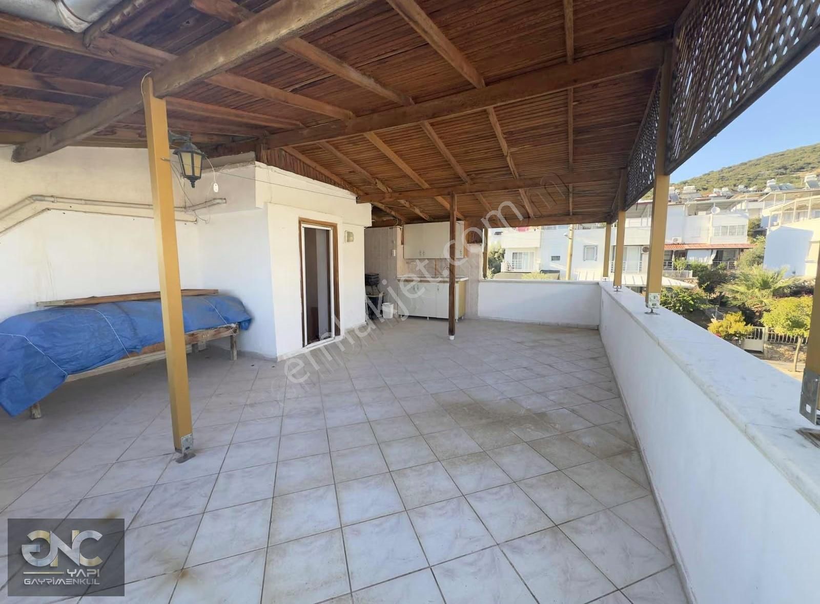 Denize Sıfır Sitede Geniş Bahçeli Eşyalı Manzaralı Yazlık - Görsel 17