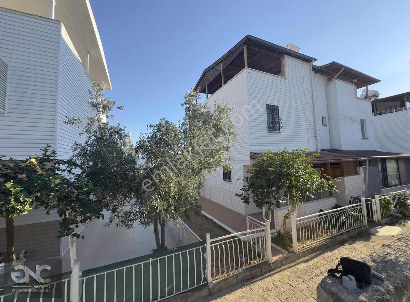 Denize Sıfır Sitede Geniş Bahçeli Eşyalı Manzaralı Yazlık - Görsel 29