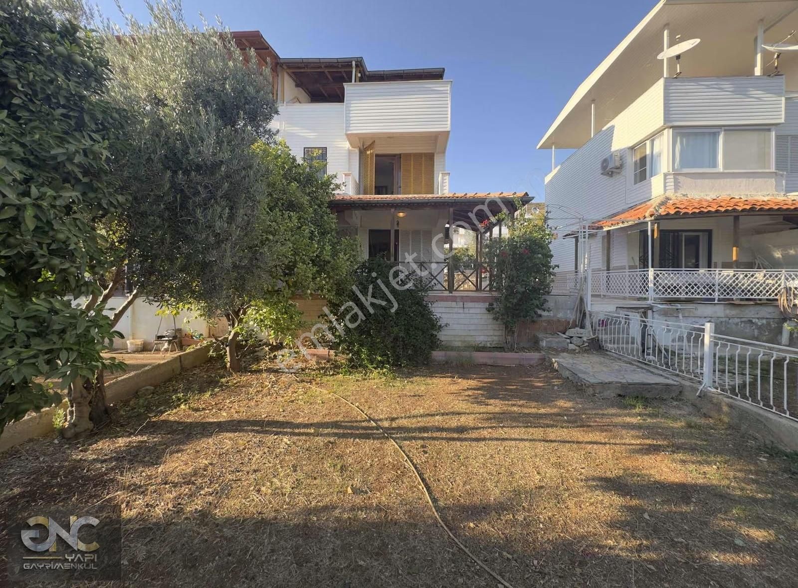 Denize Sıfır Sitede Geniş Bahçeli Eşyalı Manzaralı Yazlık - Görsel 19