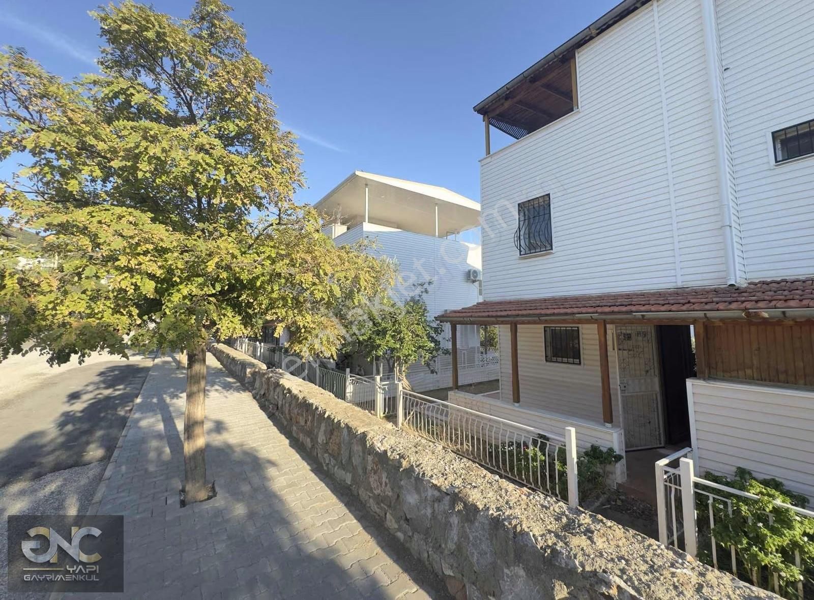 Denize Sıfır Sitede Geniş Bahçeli Eşyalı Manzaralı Yazlık - Görsel 25