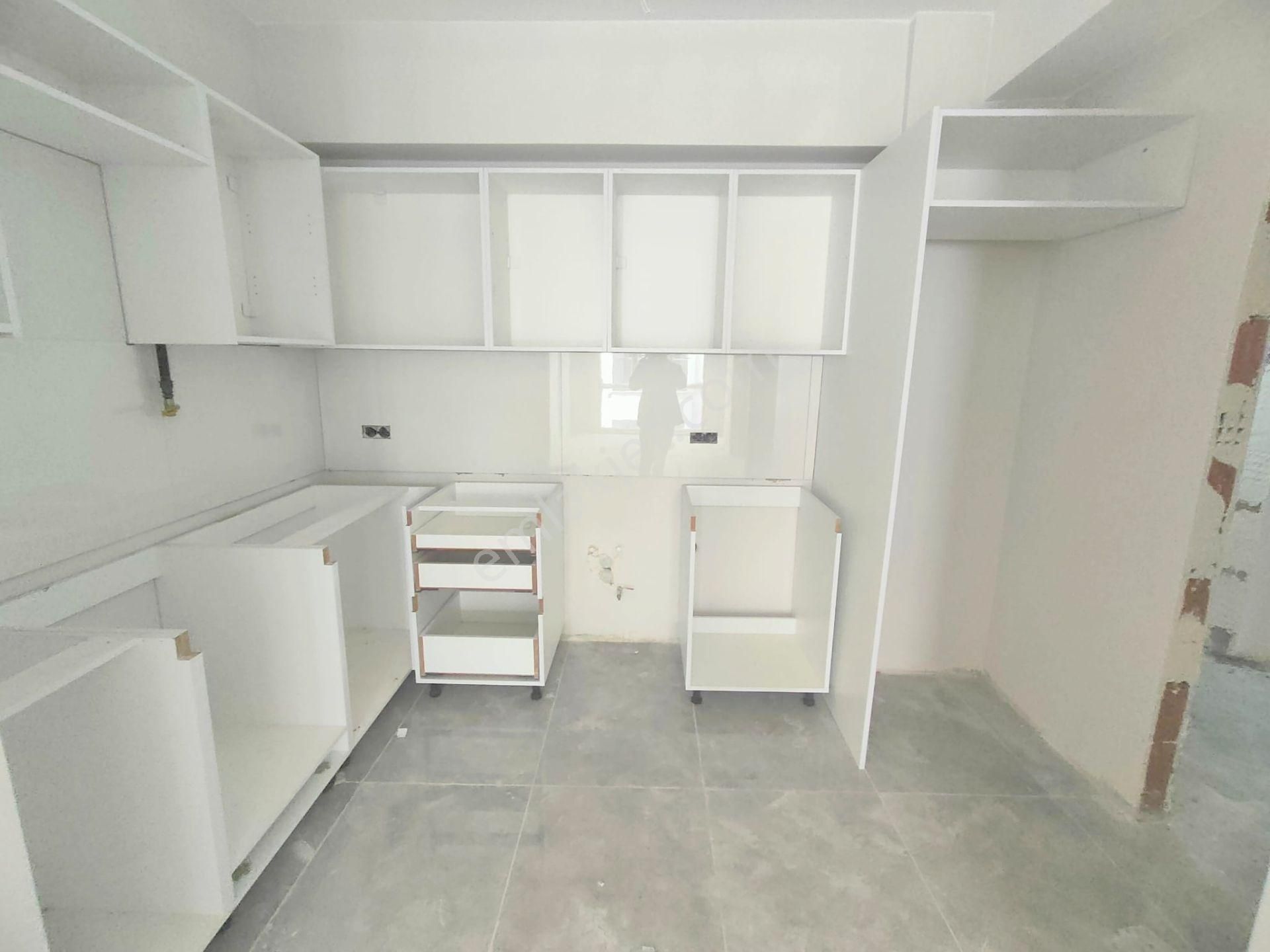 Emlak Dünyasından Altıntepede Kızılay Yakını Satılık 2+1 1.kat - Görsel 4