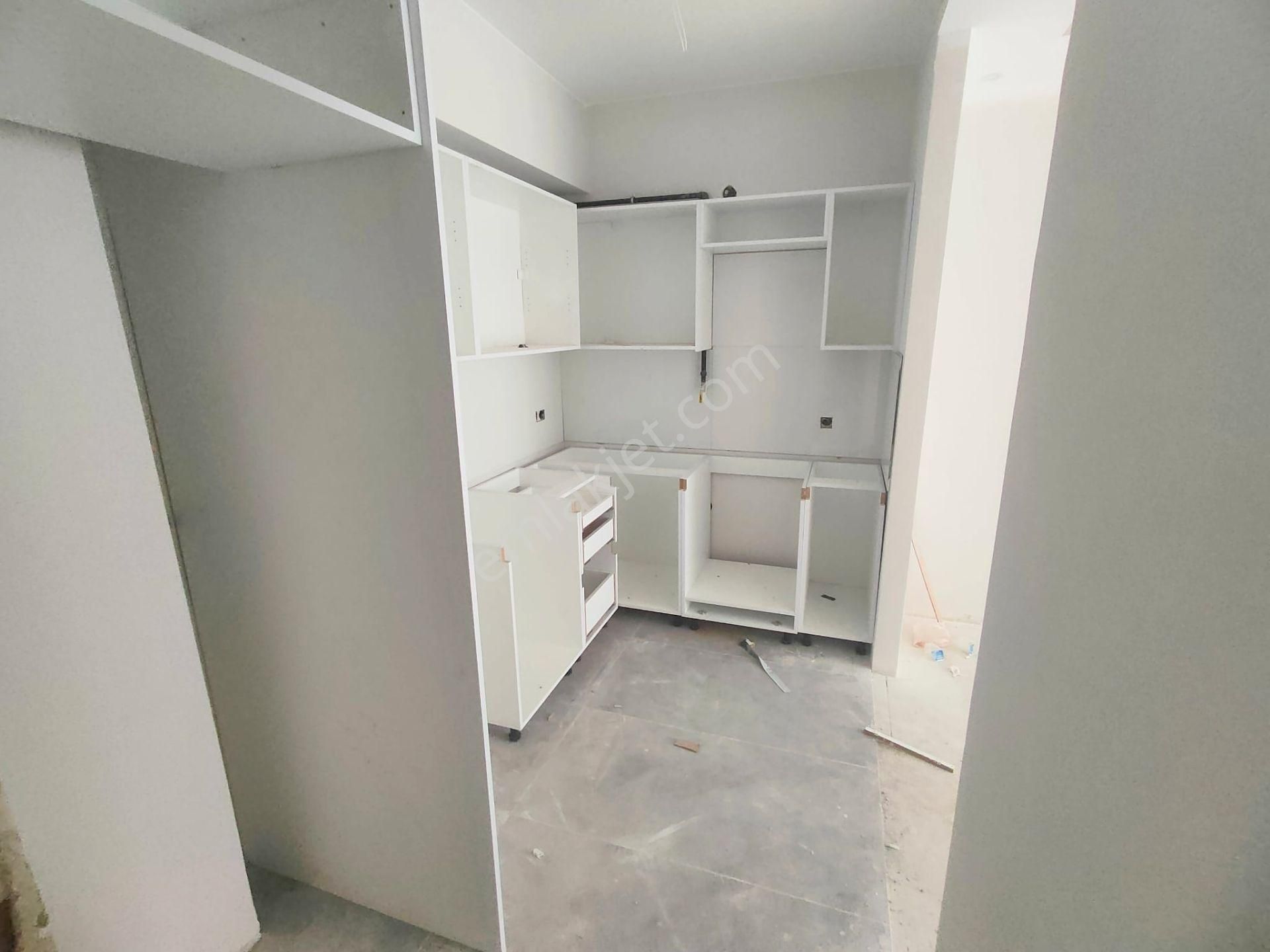 Emlak Dünyasından Altıntepede Kızılay Yakını Satılık 2+1 1.kat - Görsel 4