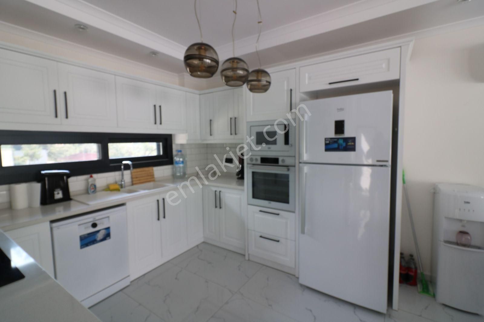 Deniz Manzaralı Müstakil Havuzlu Ve Eşyalı Villa - Görsel 8