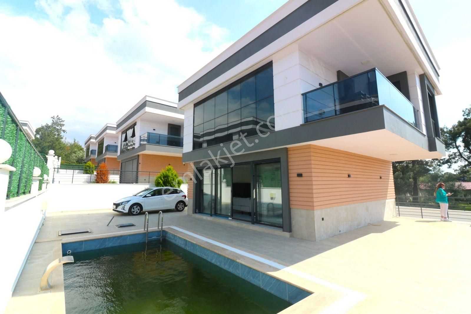 Deniz Manzaralı Müstakil Havuzlu Ve Eşyalı Villa - Görsel 2