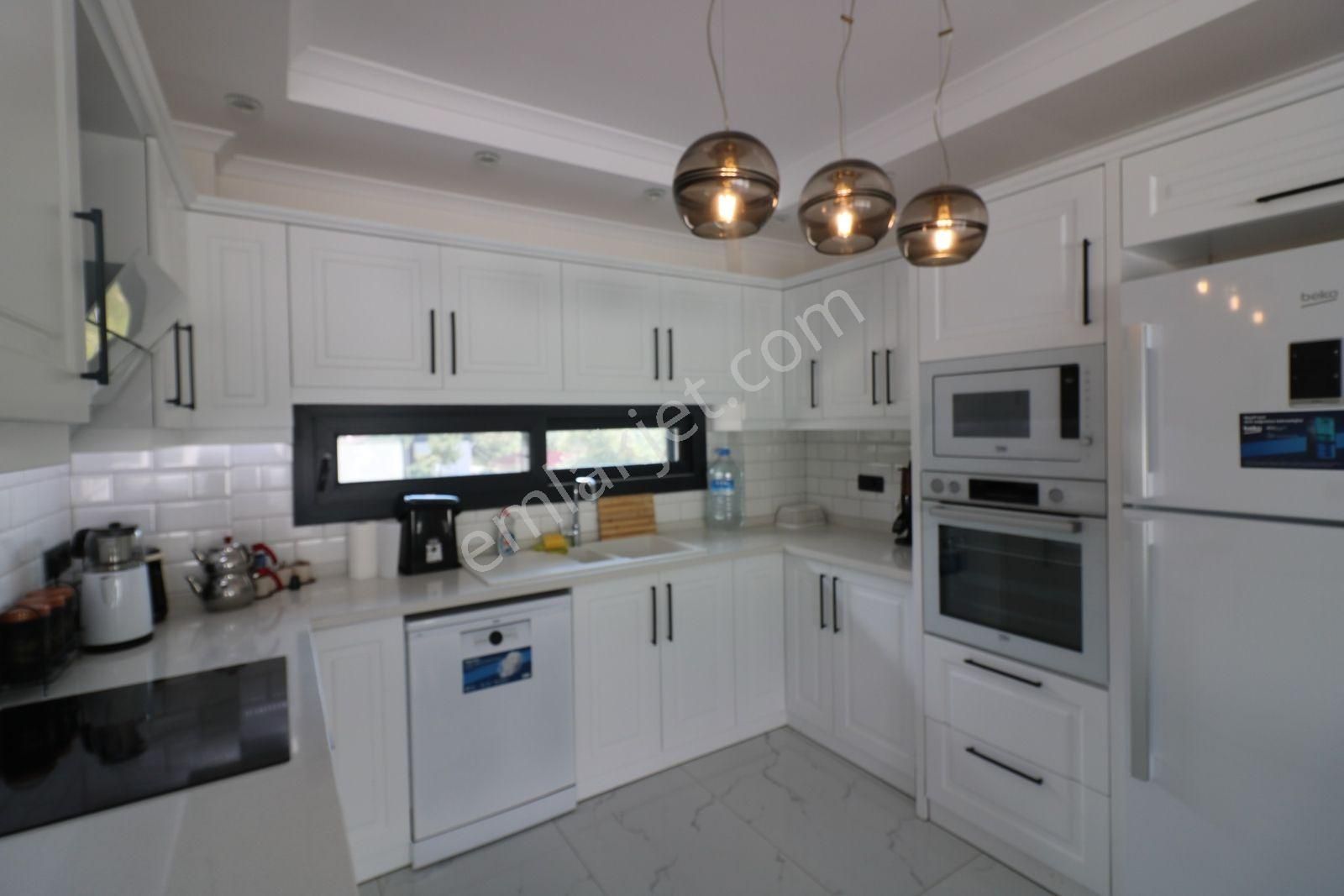 Deniz Manzaralı Müstakil Havuzlu Ve Eşyalı Villa - Görsel 11