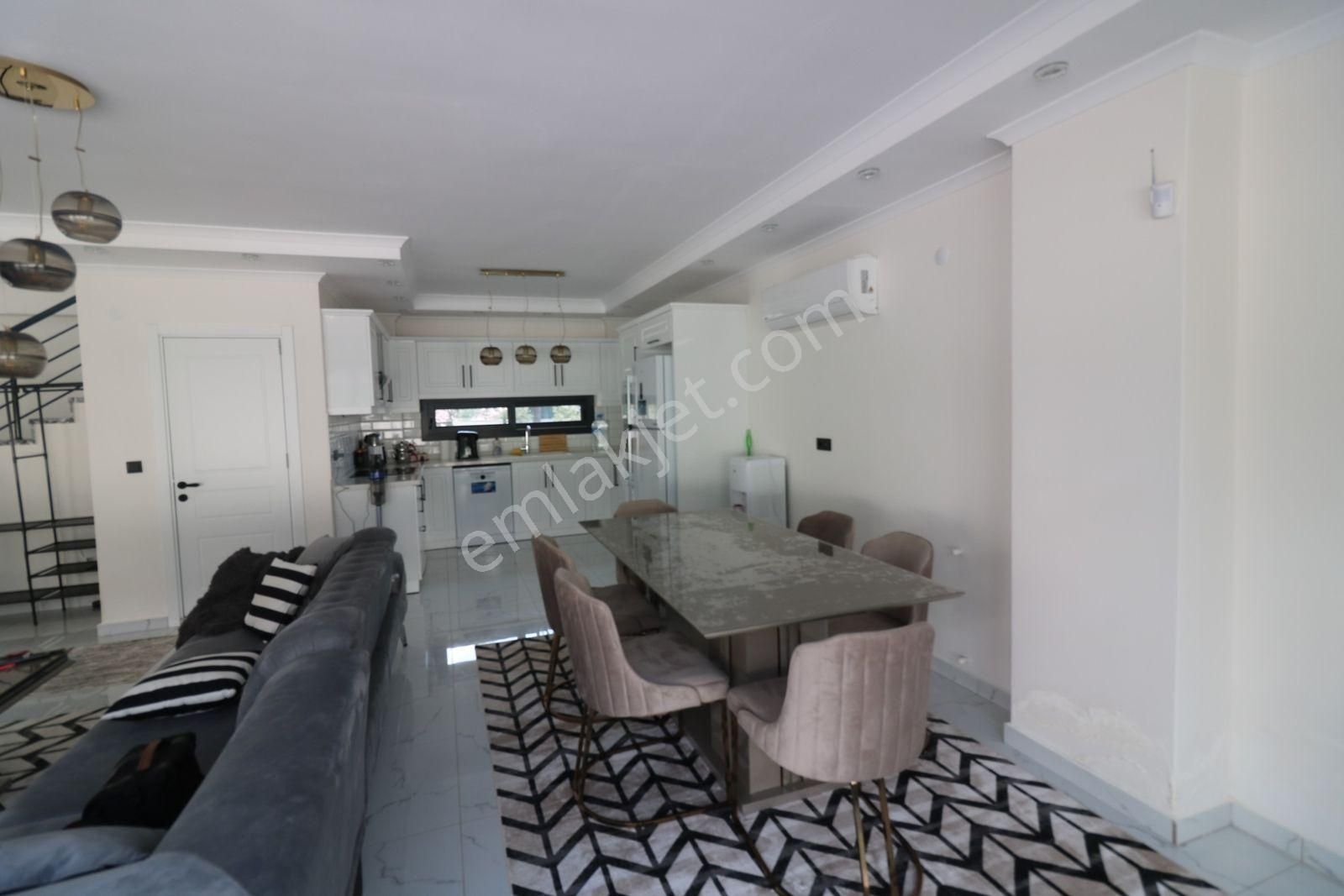Deniz Manzaralı Müstakil Havuzlu Ve Eşyalı Villa - Görsel 3