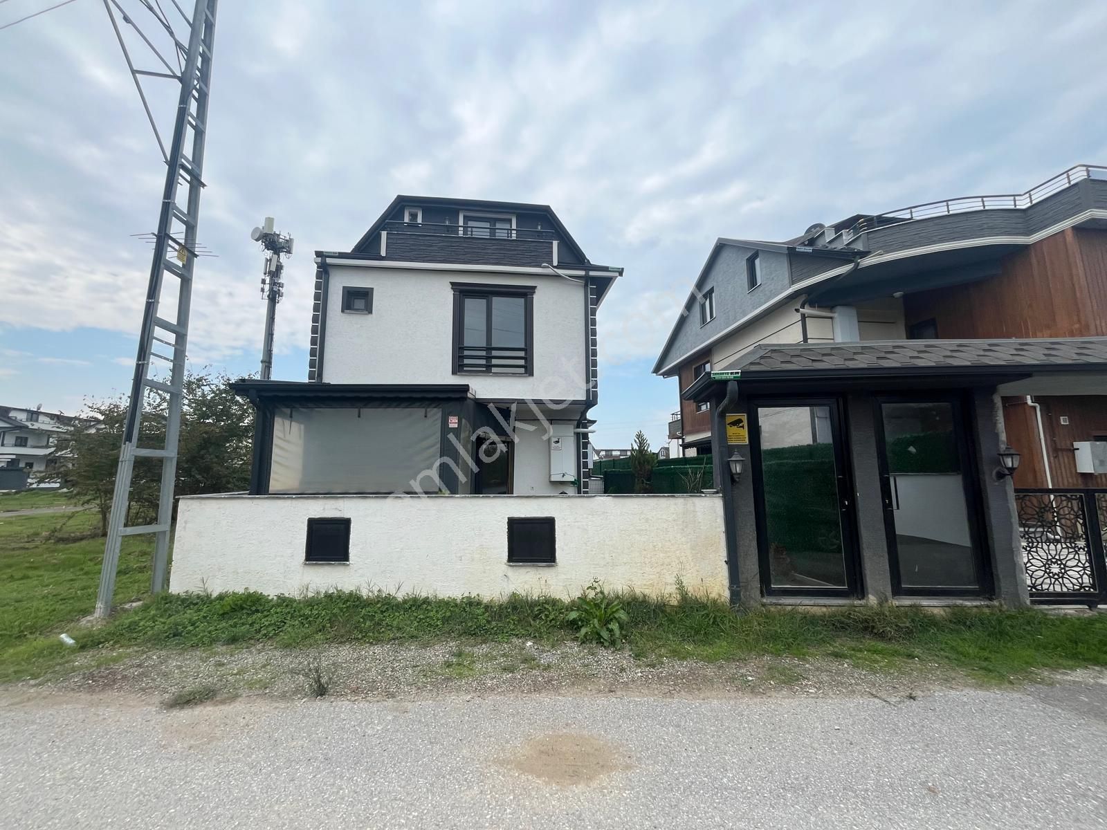 Kocaali Alandere De Bahçeli Jakuzili 3+1 Kiralık Villa - Görsel 3