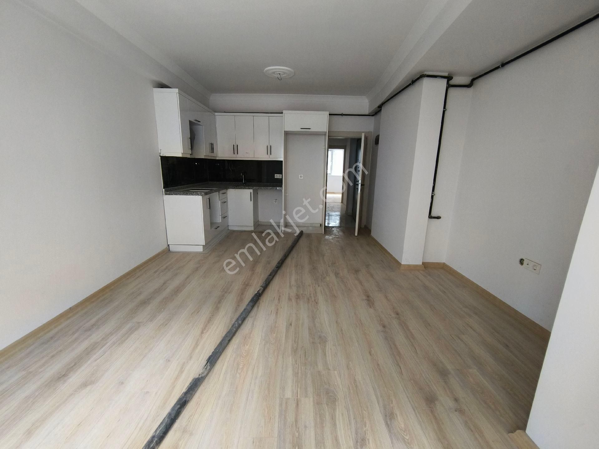 Güneyden Cadde Üzeri Ofis Hom Ofisede Uygun 2+1.80 M2 Balkonlu Daire - Görsel 3