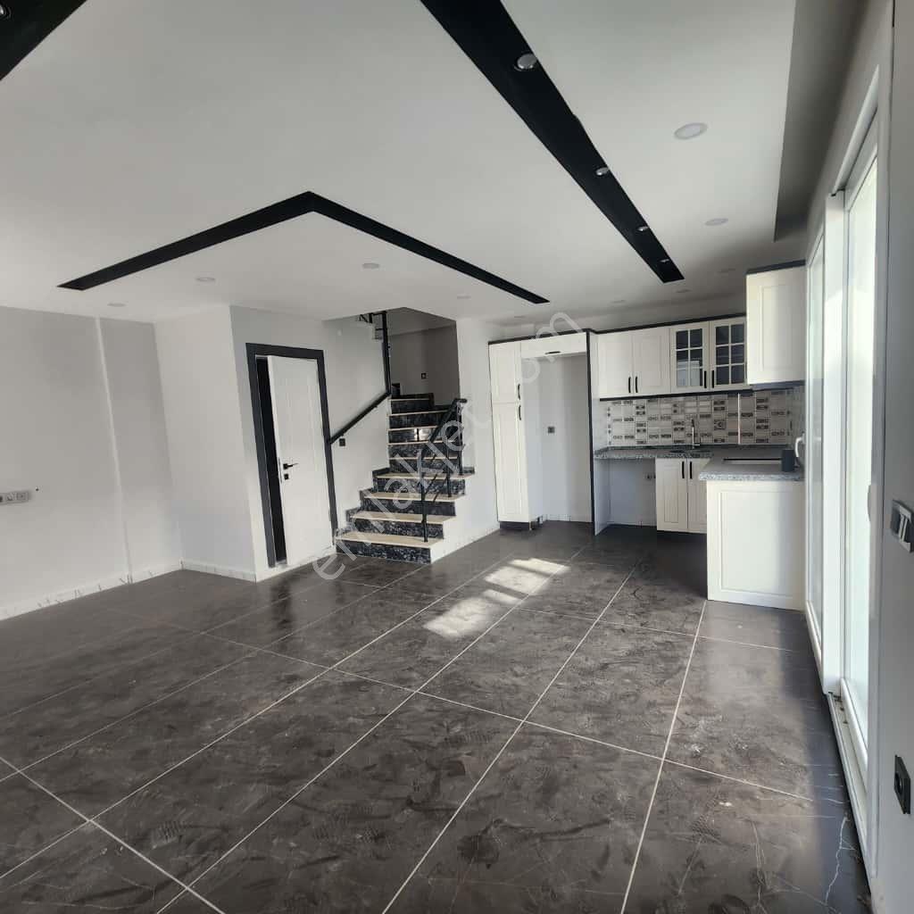 Didimde Denize 700 Metre 3+1 Açık Mutfak Villa - Görsel 2