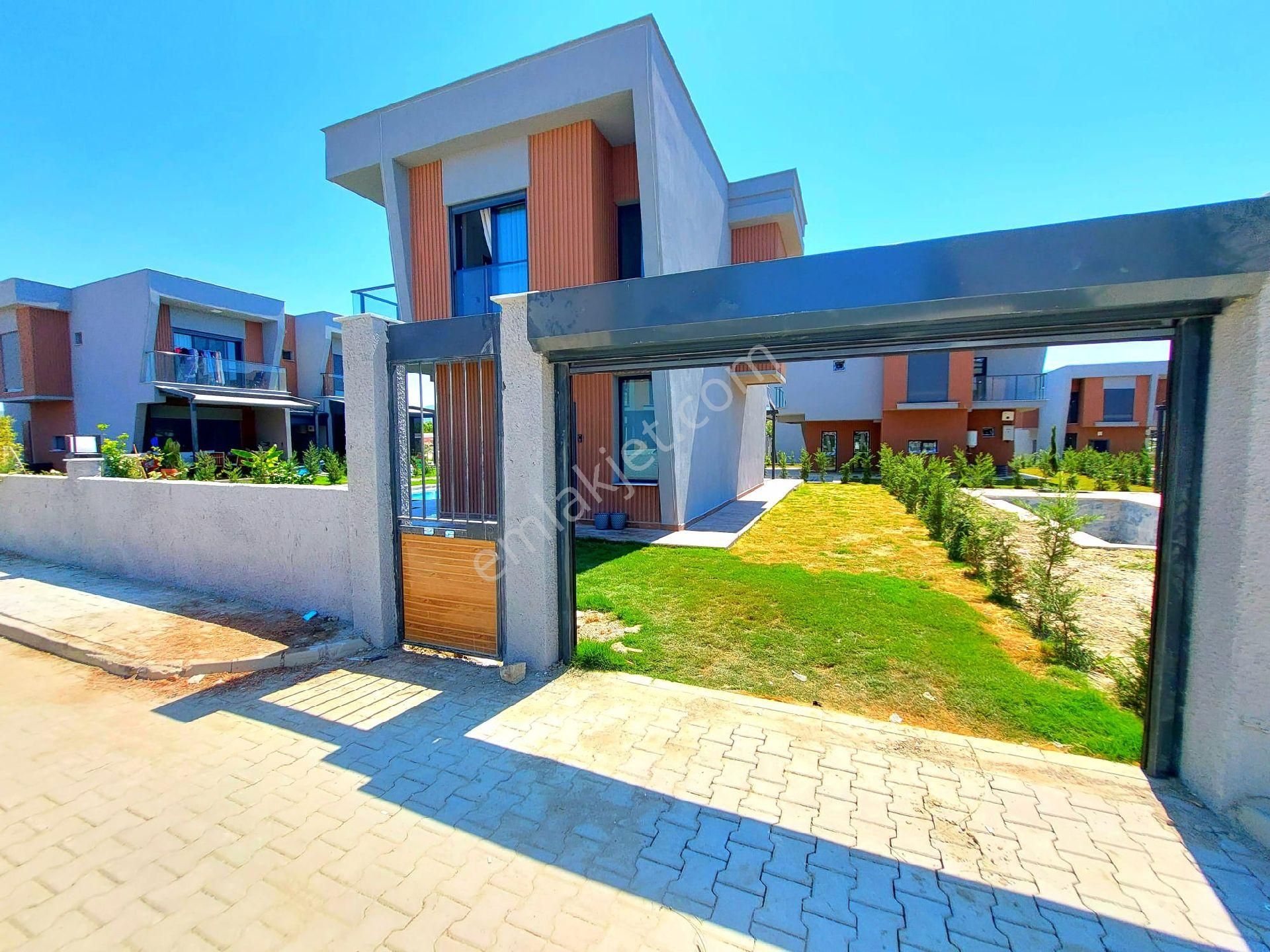 Kuşadasında Uygun Ödeme Şeçeneklerıyle Özel Havuzlu Villa - Görsel 3