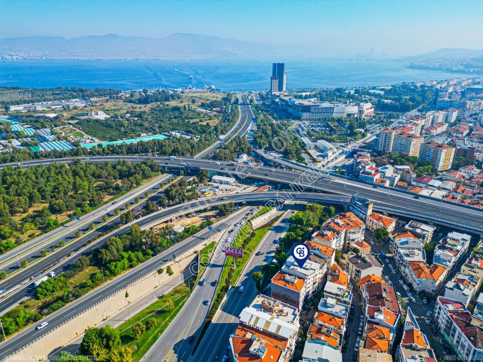 İzmir Mithatpaşa Caddesi'nde Prestijli Lokasyonda Satılık Dükkan