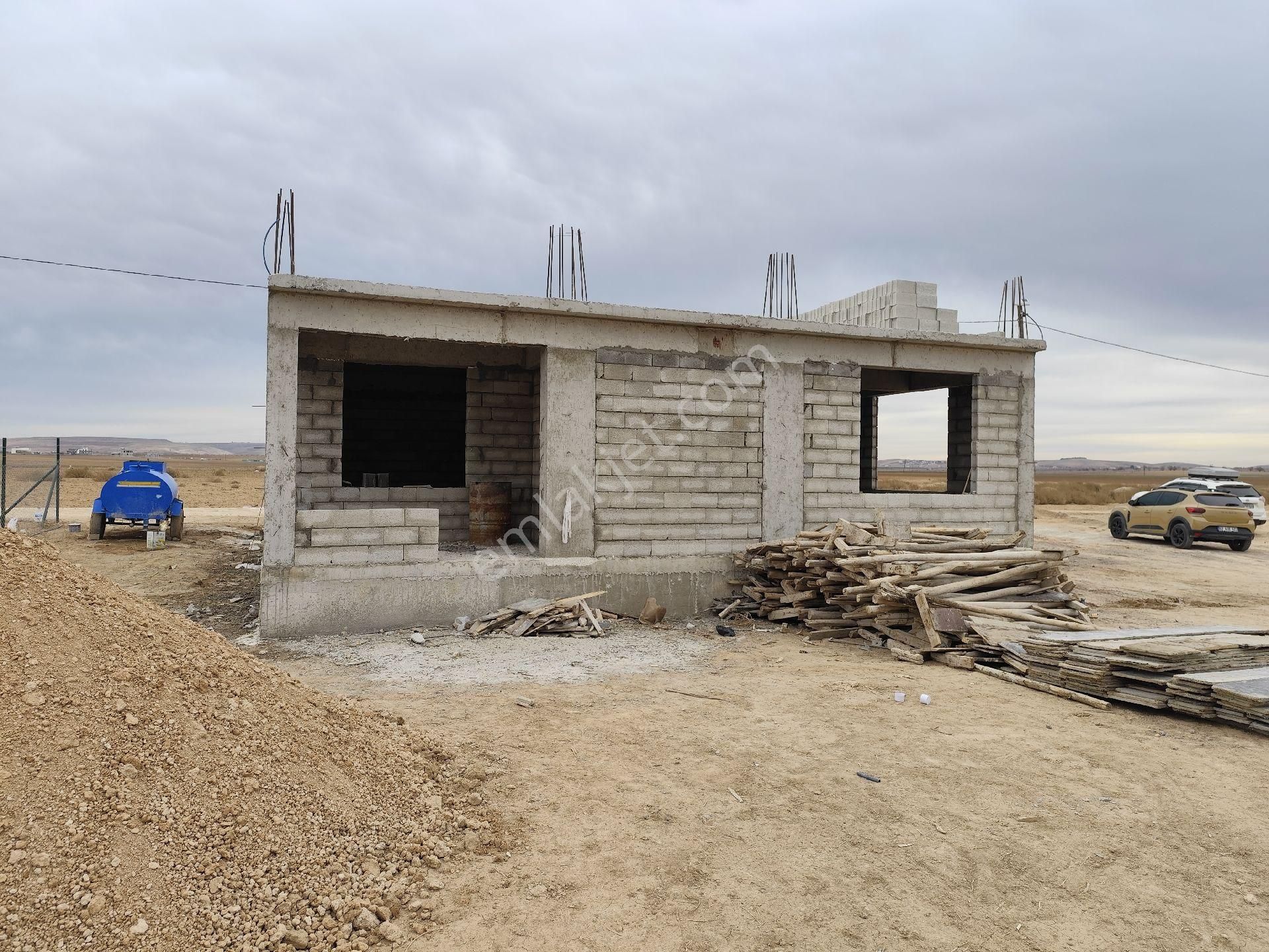 Akziyaret Te 590 Metre Arsa Ve Kabası Bitmiş Ev