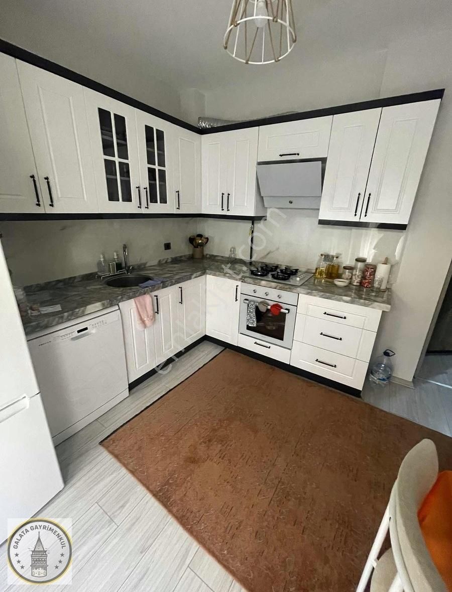Cumhuriyet Mahallesinde 3+1 Kapalı Mutfak Yeni Daire - Görsel 13