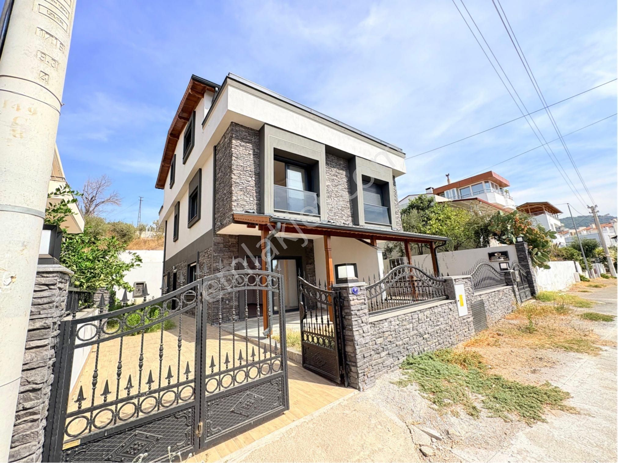 Özderede Denize 300mt Kapalı Mutfak Ve Otopark 3+1 Villa - Görsel 2