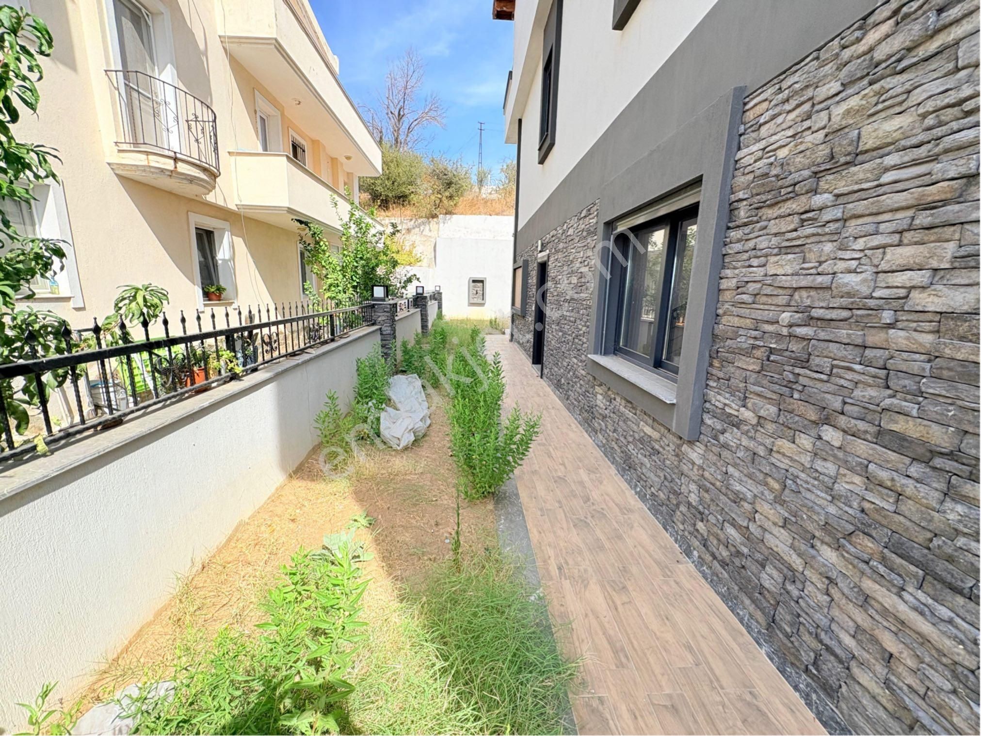 Özderede Denize 300mt Kapalı Mutfak Ve Otopark 3+1 Villa - Görsel 3