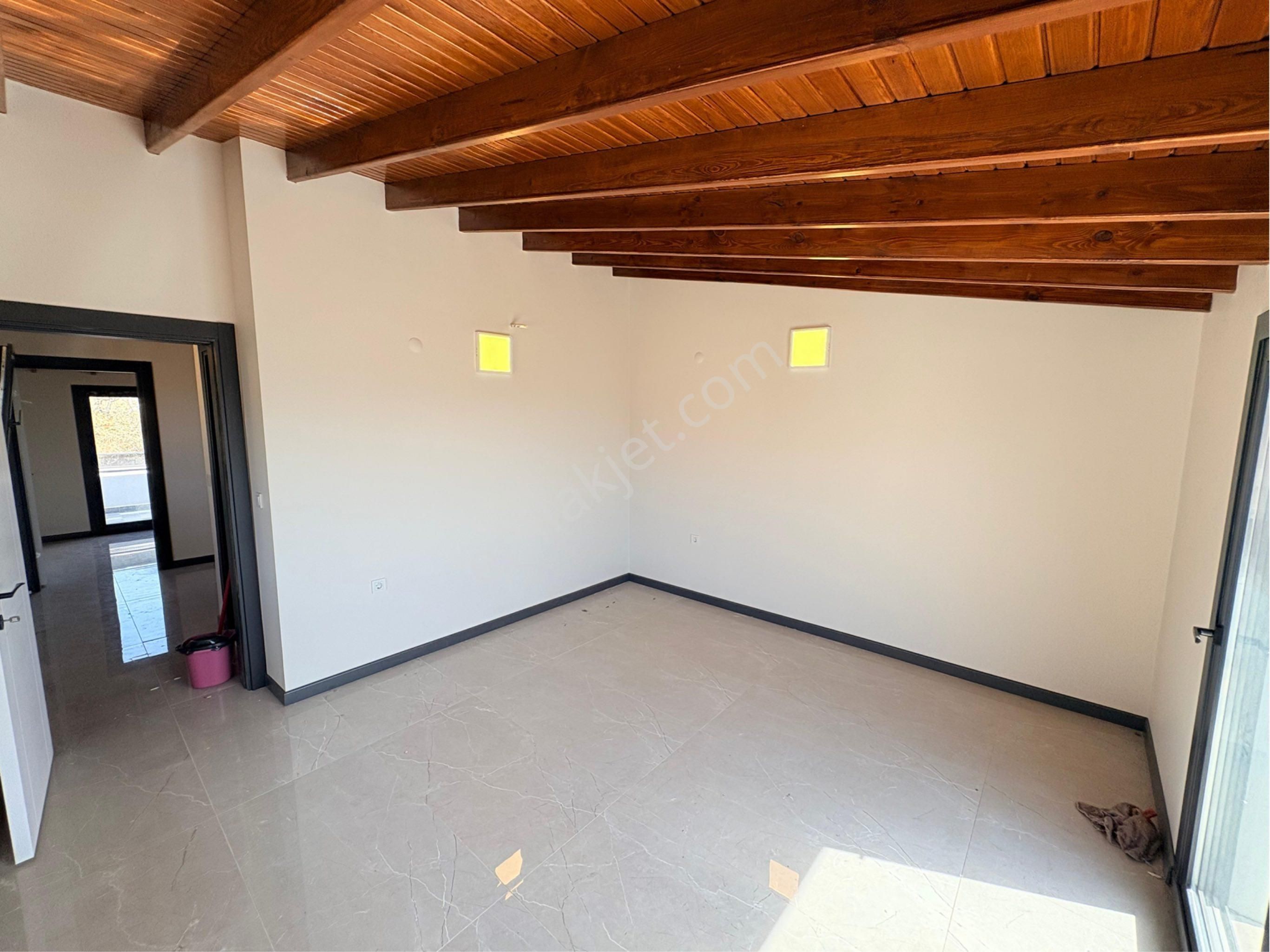 Özderede Denize 300mt Kapalı Mutfak Ve Otopark 3+1 Villa - Görsel 30