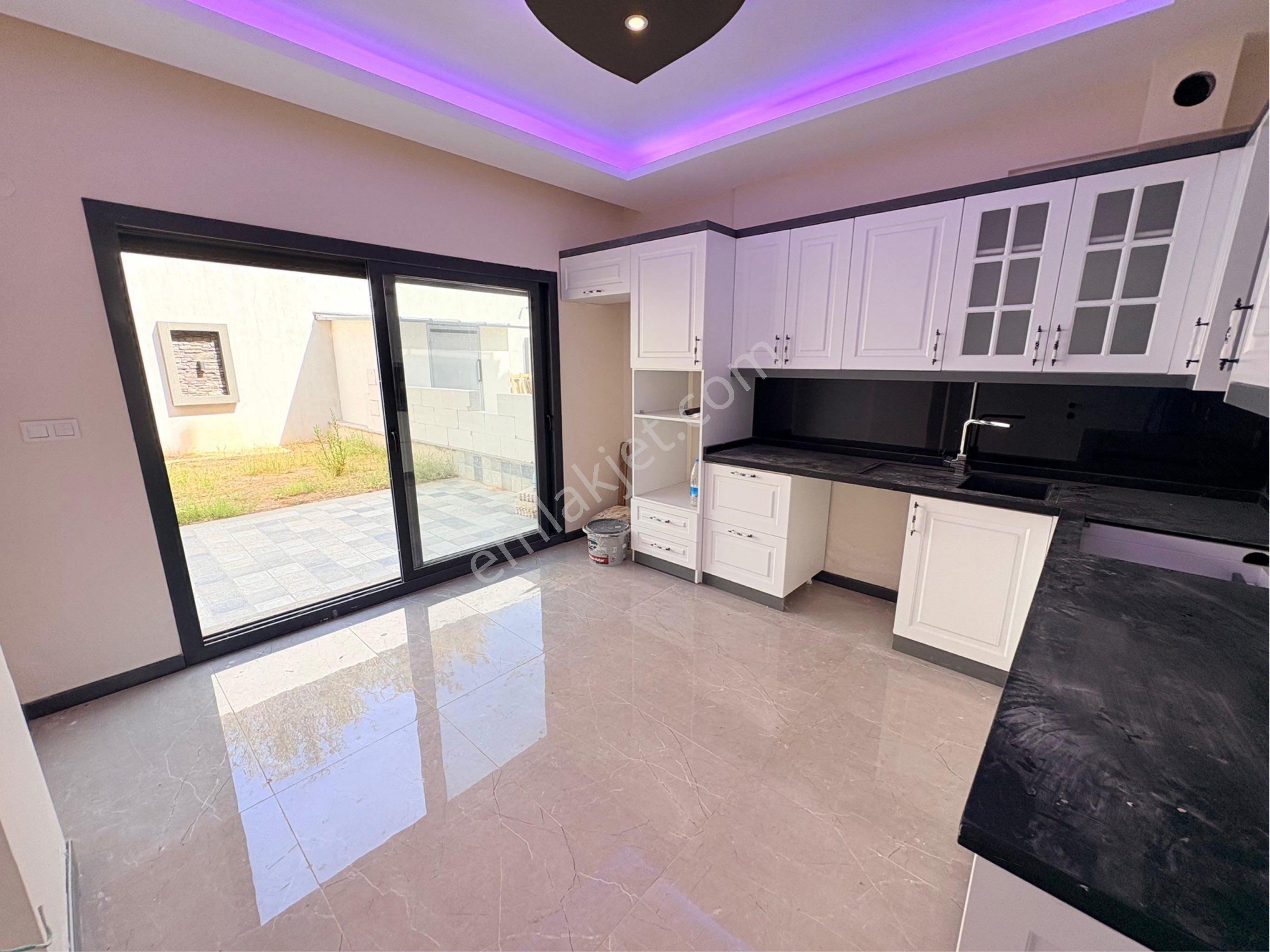 Özderede Denize 300mt Kapalı Mutfak Ve Otopark 3+1 Villa - Görsel 11