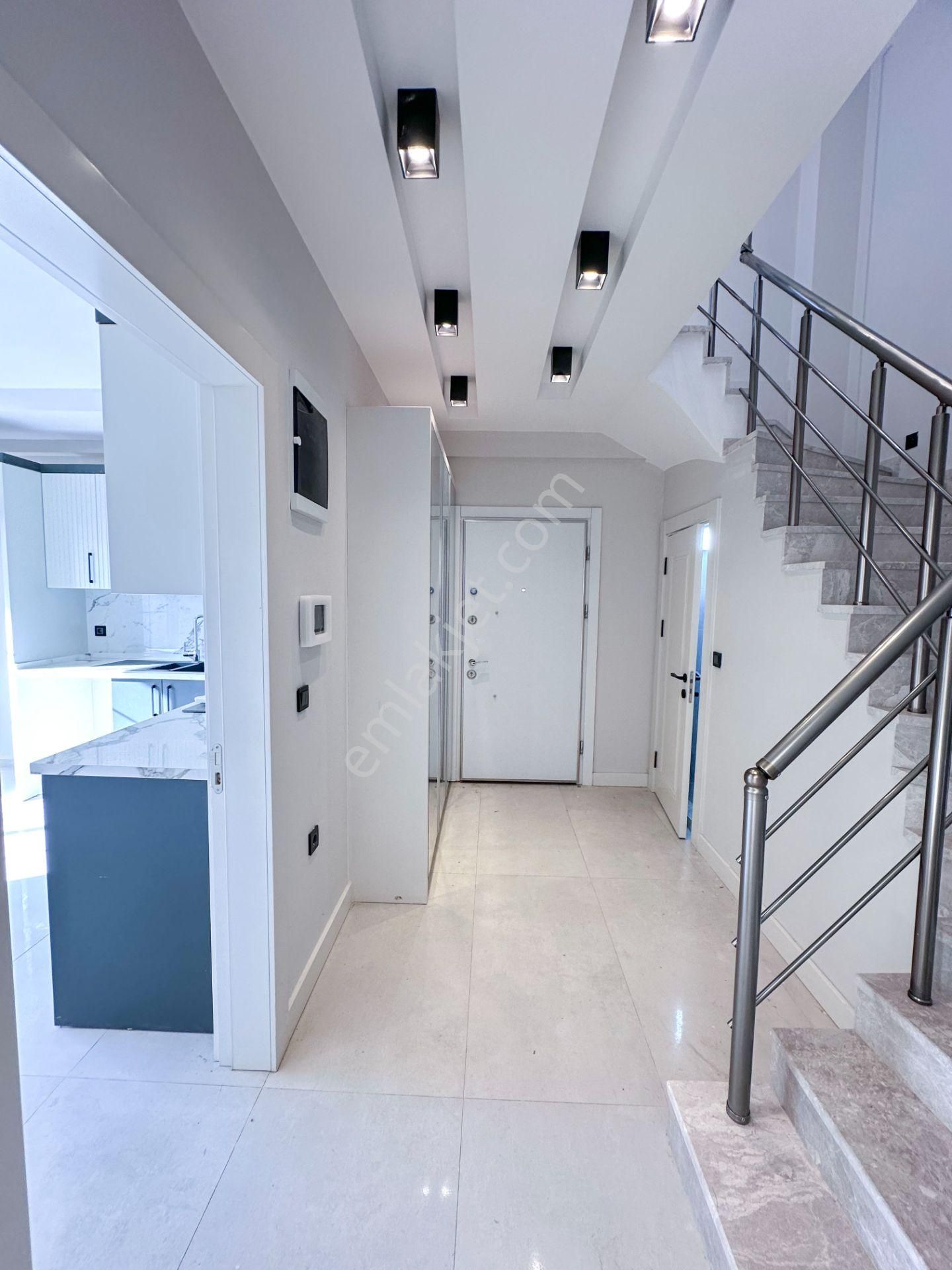 Mert Uçar'dan Satılık Menderes'te Sıfır 4+1 Köşe Konumlu Villa - Görsel 10