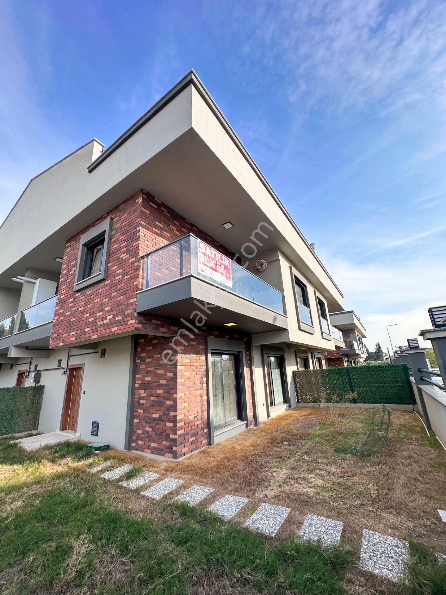 Mert Uçar'dan Satılık Menderes'te Sıfır 4+1 Köşe Konumlu Villa - Görsel 35