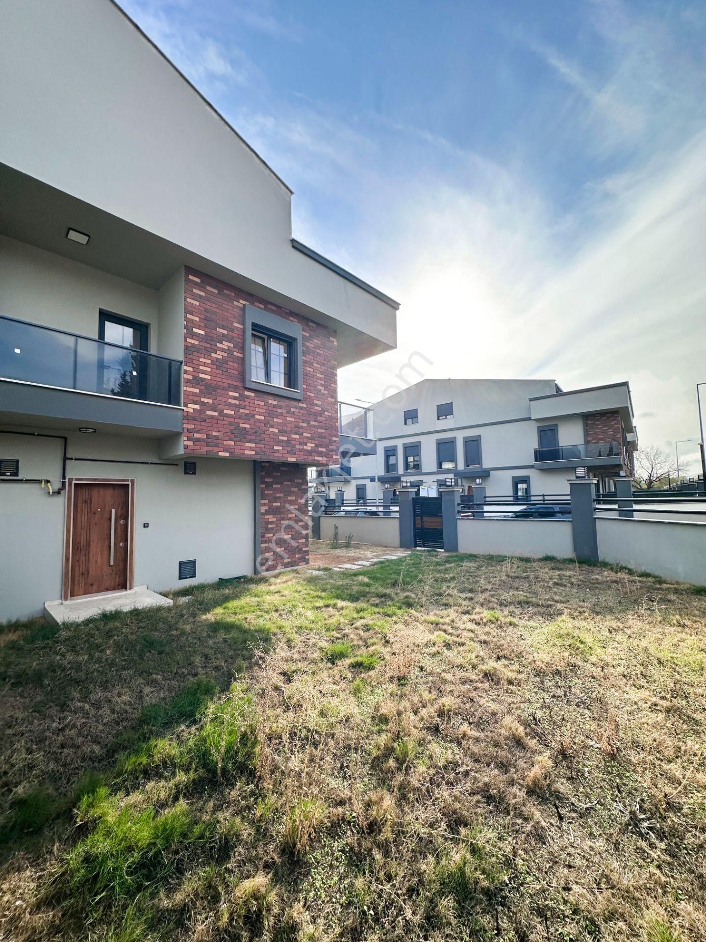 Mert Uçar'dan Satılık Menderes'te Sıfır 4+1 Köşe Konumlu Villa - Görsel 3