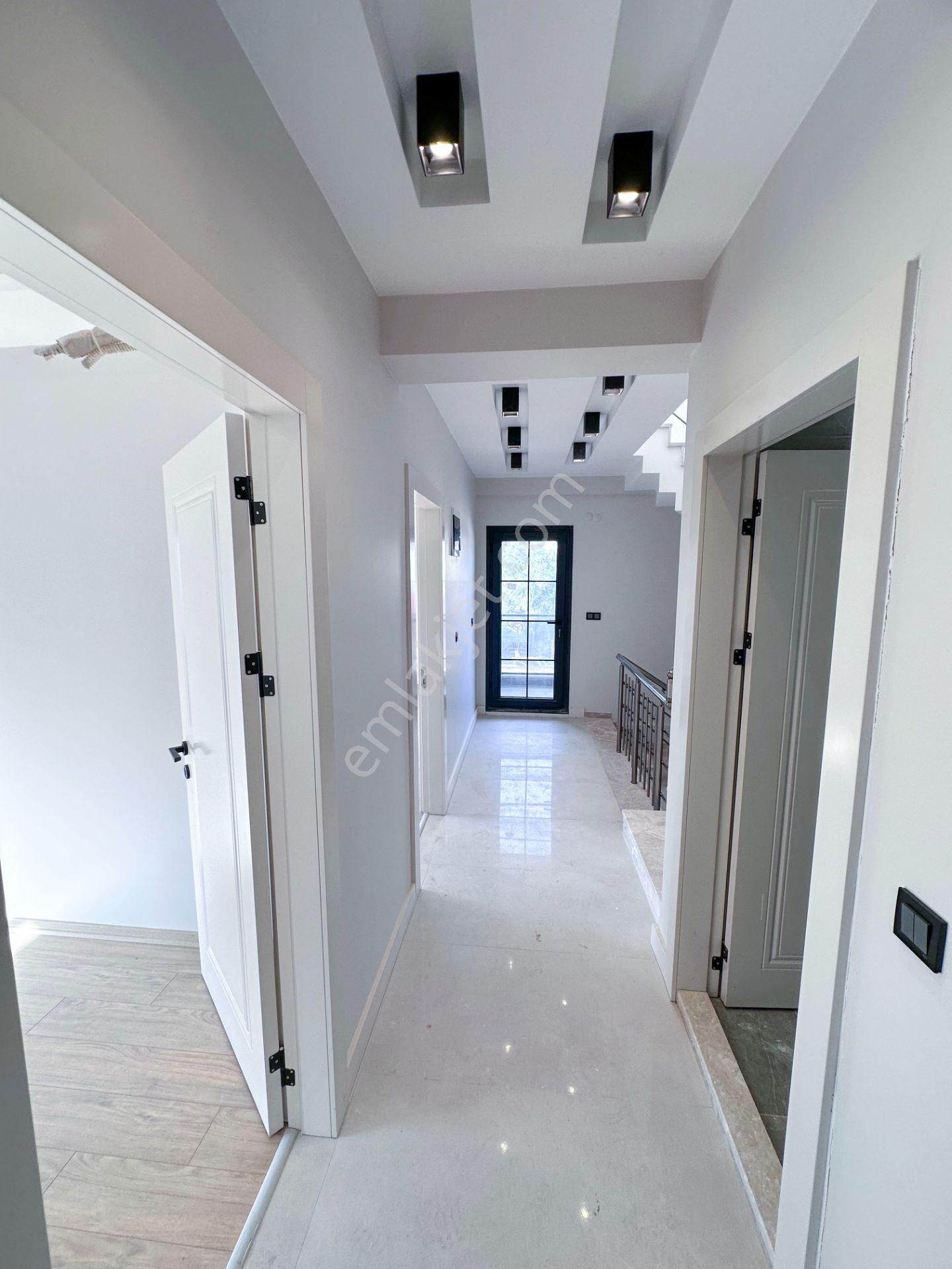 Mert Uçar'dan Satılık Menderes'te Sıfır 4+1 Köşe Konumlu Villa - Görsel 23