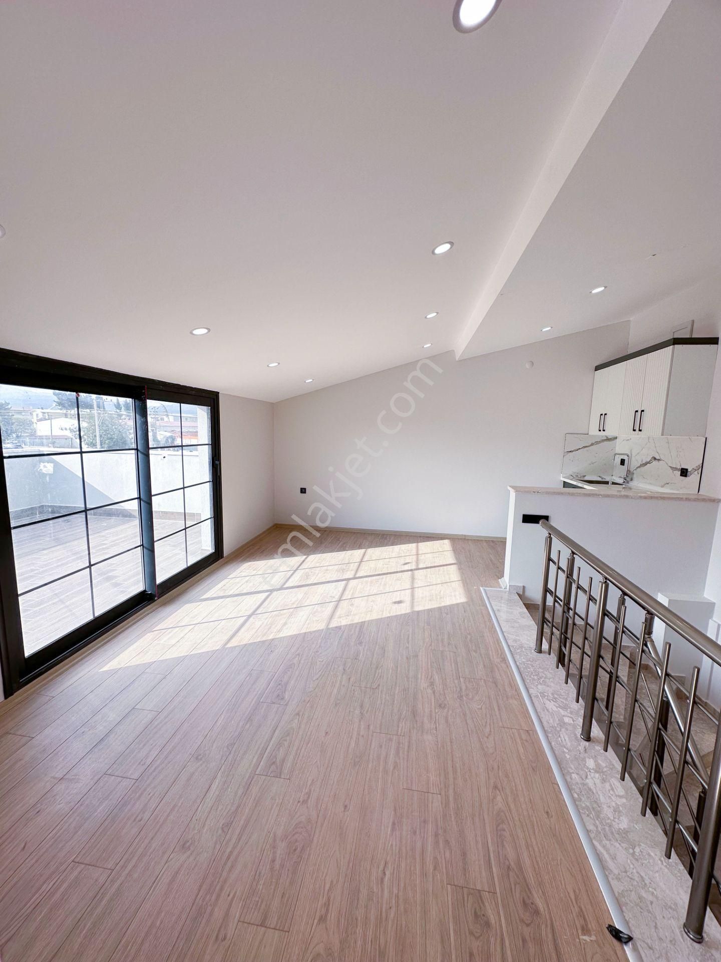 Mert Uçar'dan Satılık Menderes'te Sıfır 4+1 Köşe Konumlu Villa - Görsel 29