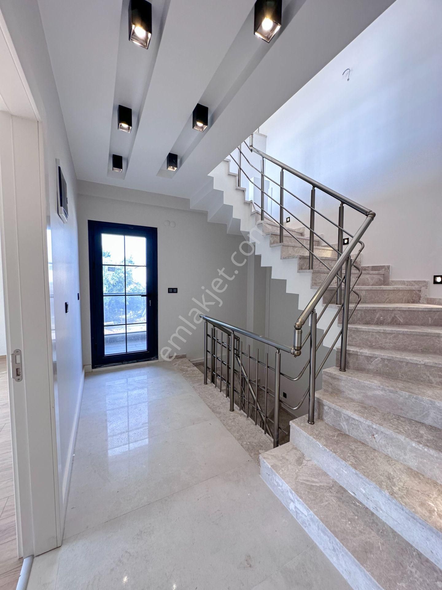 Mert Uçar'dan Satılık Menderes'te Sıfır 4+1 Köşe Konumlu Villa - Görsel 17