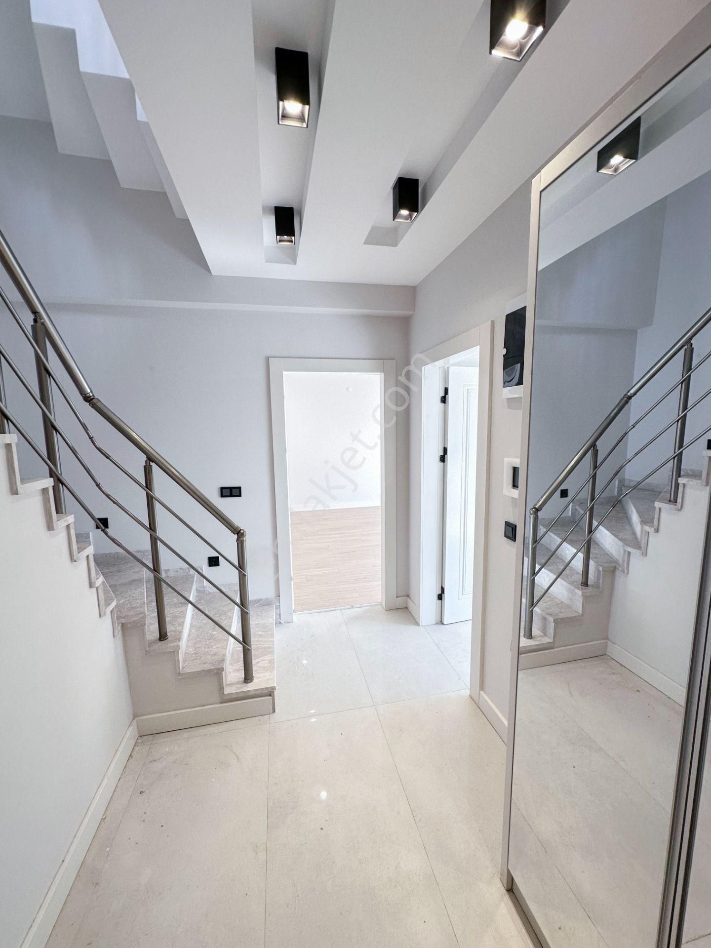 Mert Uçar'dan Satılık Menderes'te Sıfır 4+1 Köşe Konumlu Villa - Görsel 5