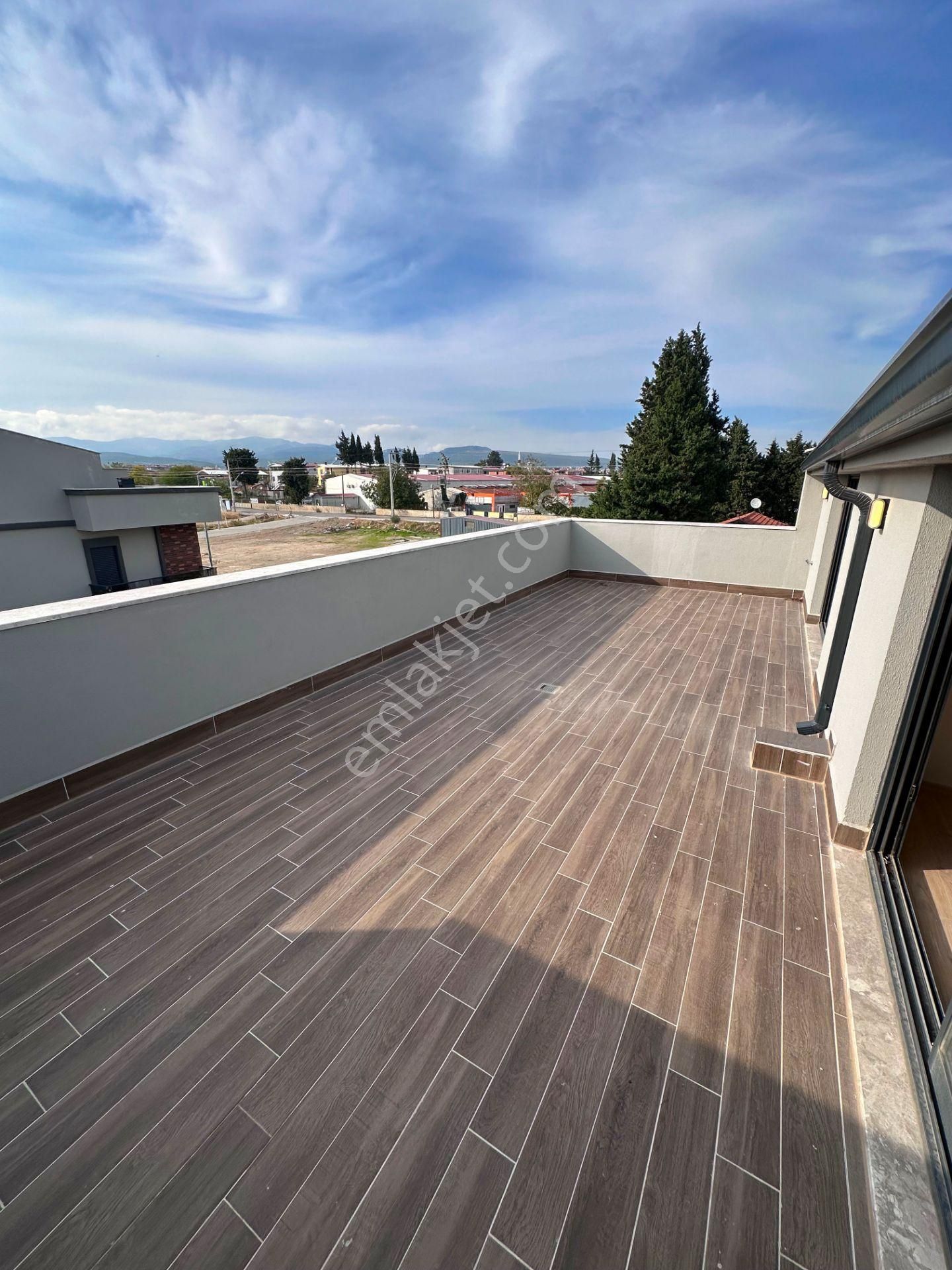 Mert Uçar'dan Satılık Menderes'te Sıfır 4+1 Köşe Konumlu Villa - Görsel 33