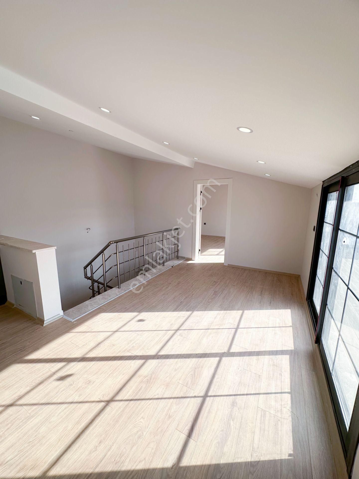 Mert Uçar'dan Satılık Menderes'te Sıfır 4+1 Köşe Konumlu Villa - Görsel 27