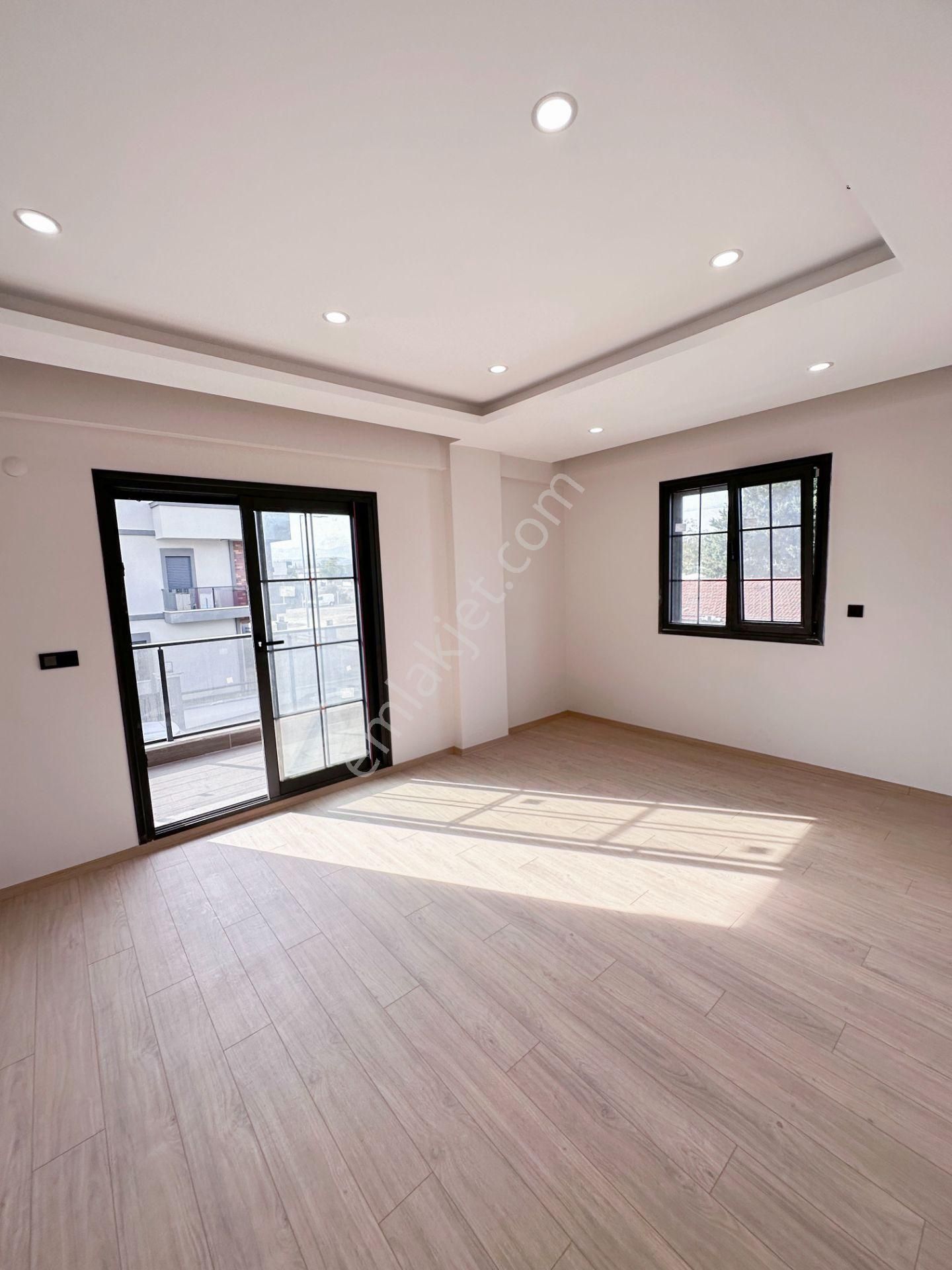 Mert Uçar'dan Satılık Menderes'te Sıfır 4+1 Köşe Konumlu Villa - Görsel 14