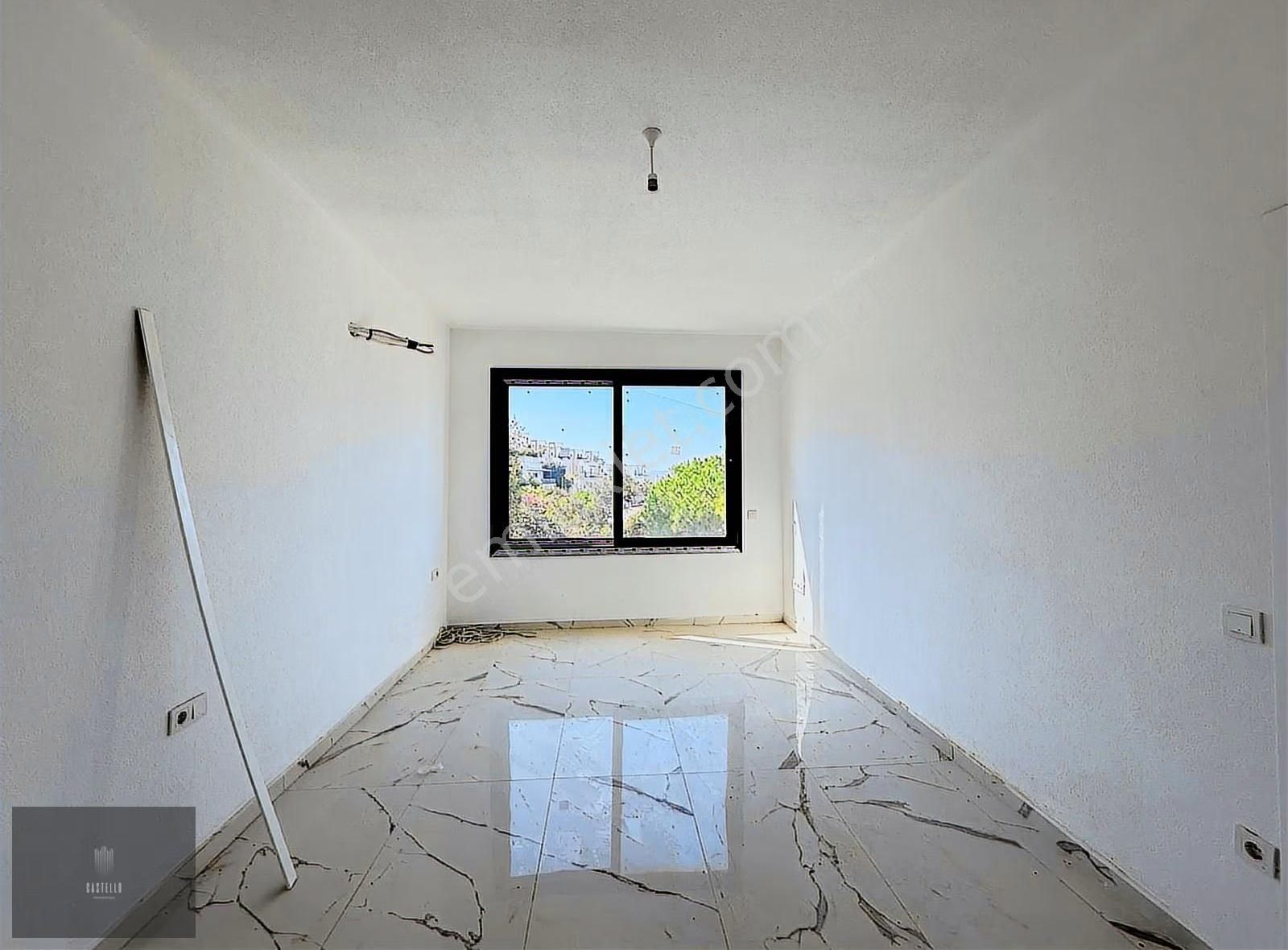 Kesintisiz Deniz Manzaralı Tadilatlı Satılık Villa - Görsel 24