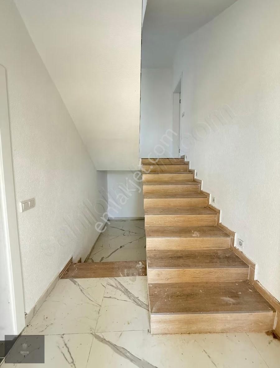 Kesintisiz Deniz Manzaralı Tadilatlı Satılık Villa - Görsel 13
