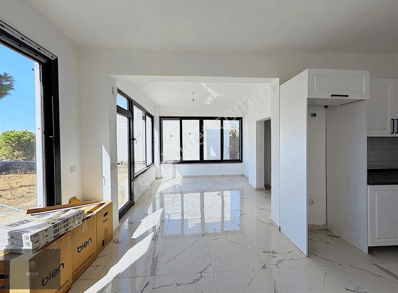 Kesintisiz Deniz Manzaralı Tadilatlı Satılık Villa - Görsel 16