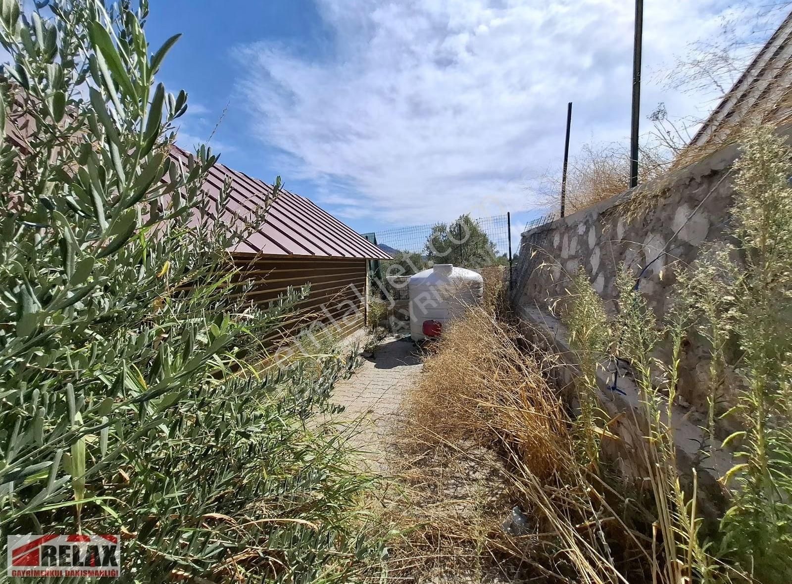 Seferihisar Kavakdere'de 296 M2 Etrafı Çevrili İçinde Evi Olan - Görsel 3