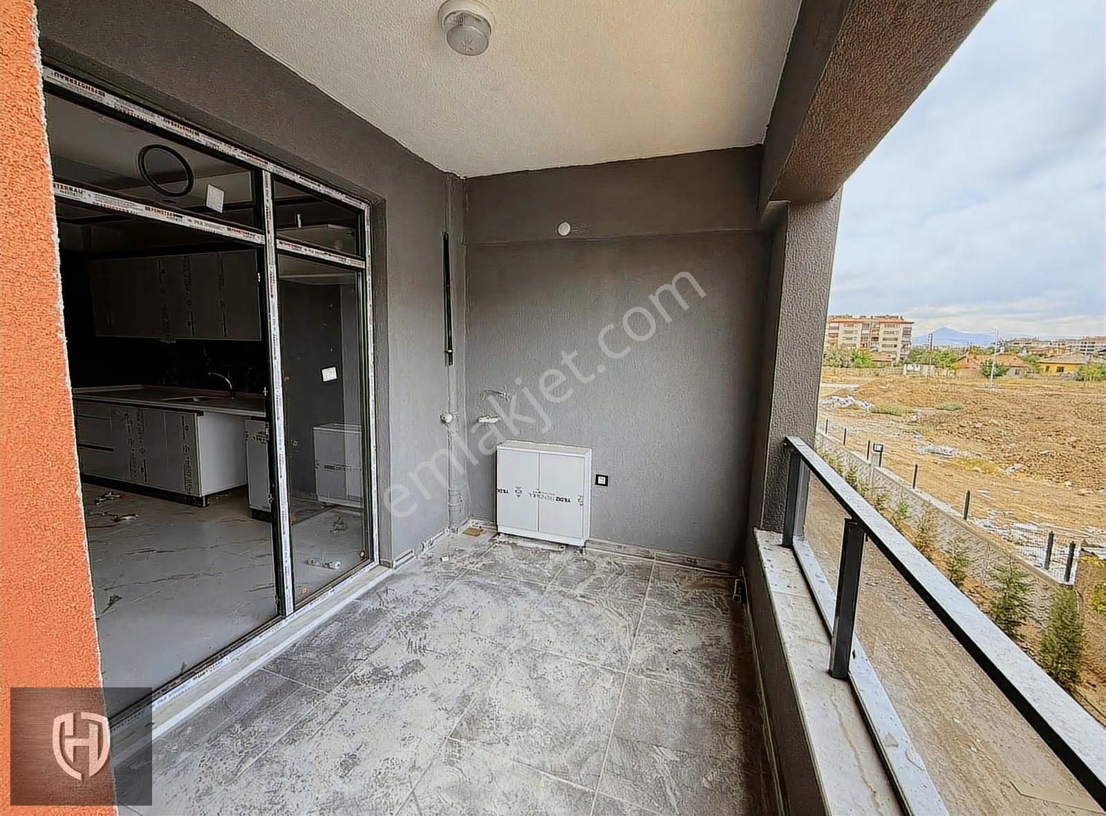 Hammer Gayrimenkulden Emirgazi Palas Konutlarında 3+1 Daire - Görsel 8