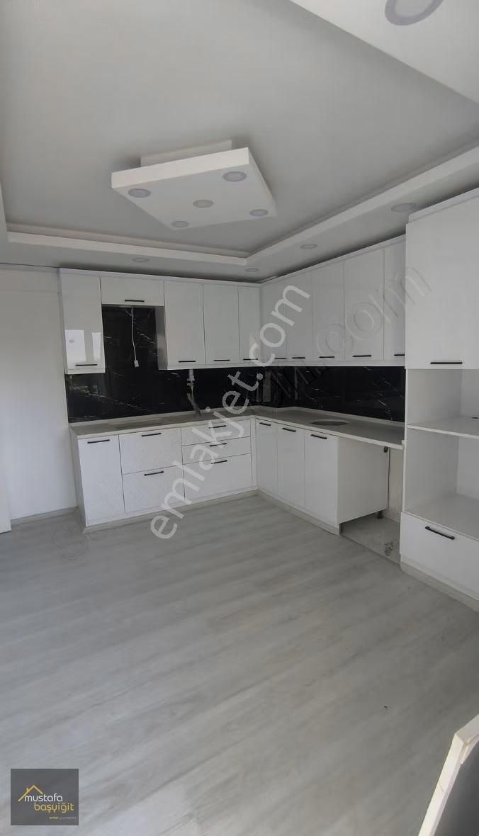 Mustafa Başyiğit Emlak'tan Hürriyet'te 140 M2 3+1 Daire