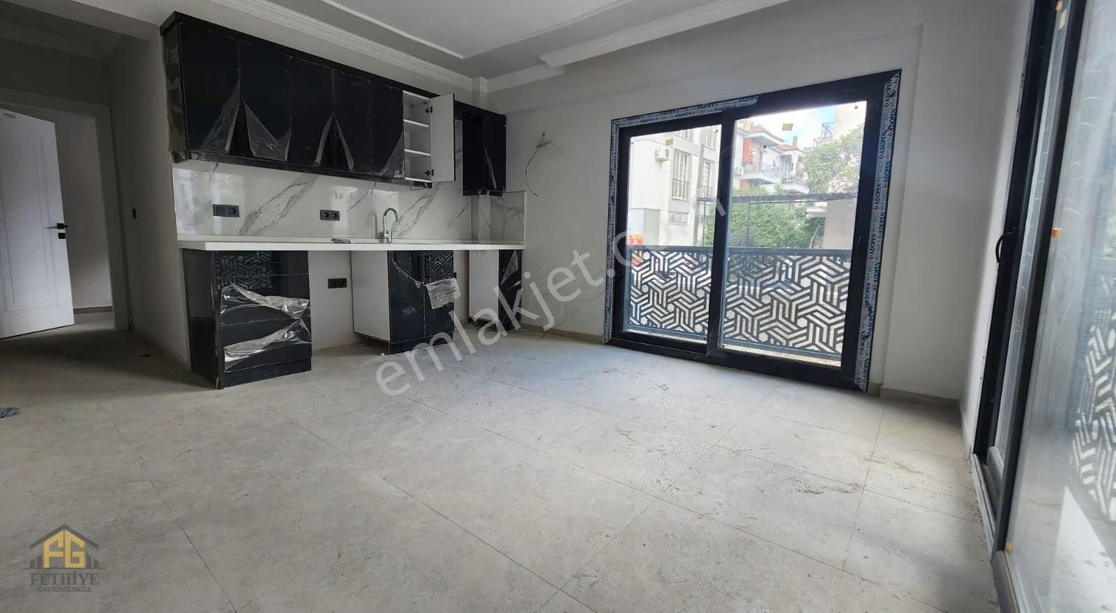 Fethiye Gayrimenkulden Sahile 50 Mt Sıfır Yapı Asansörlü Satılık - Görsel 4