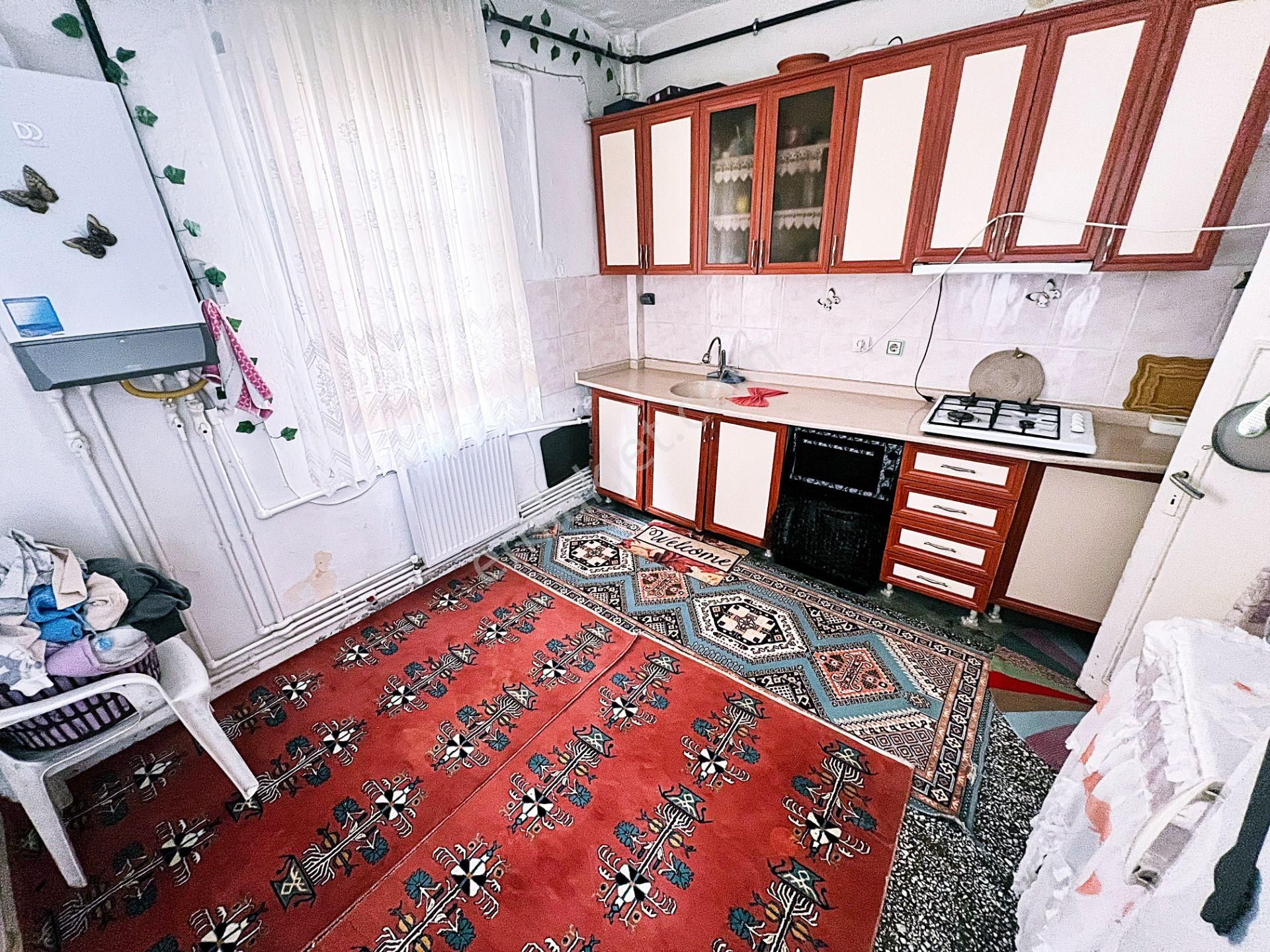 Cihandan Karşıyaka Mah Şehit Hakan Parlak Cadde Ve Selçuklu Cadde Yakını 3+1 Satlık Daire