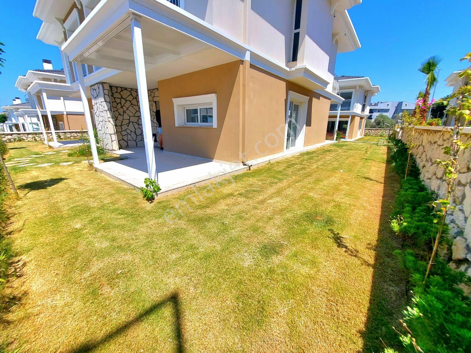 Kuşadasında Açık Ve Kapalı Yüzme Havuzlu Sitede 3+1 Sıfır Villa - Görsel 26