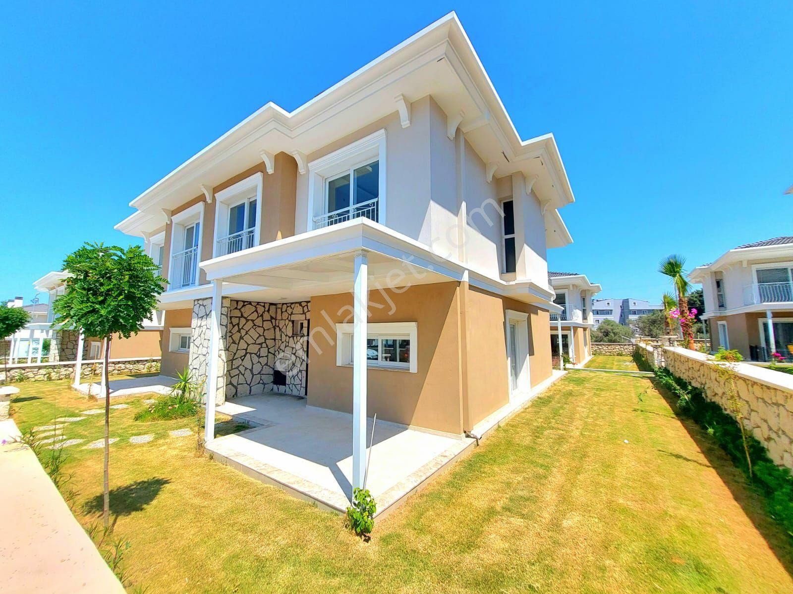 Kuşadasında Açık Ve Kapalı Yüzme Havuzlu Sitede 3+1 Sıfır Villa - Görsel 30