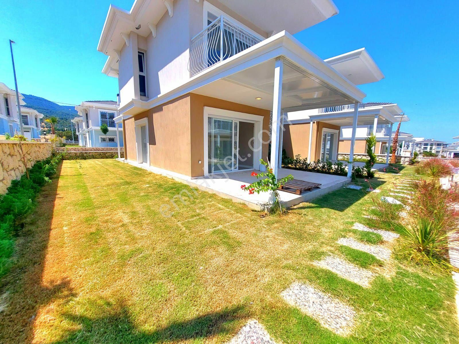 Kuşadasında Açık Ve Kapalı Yüzme Havuzlu Sitede 3+1 Sıfır Villa - Görsel 23