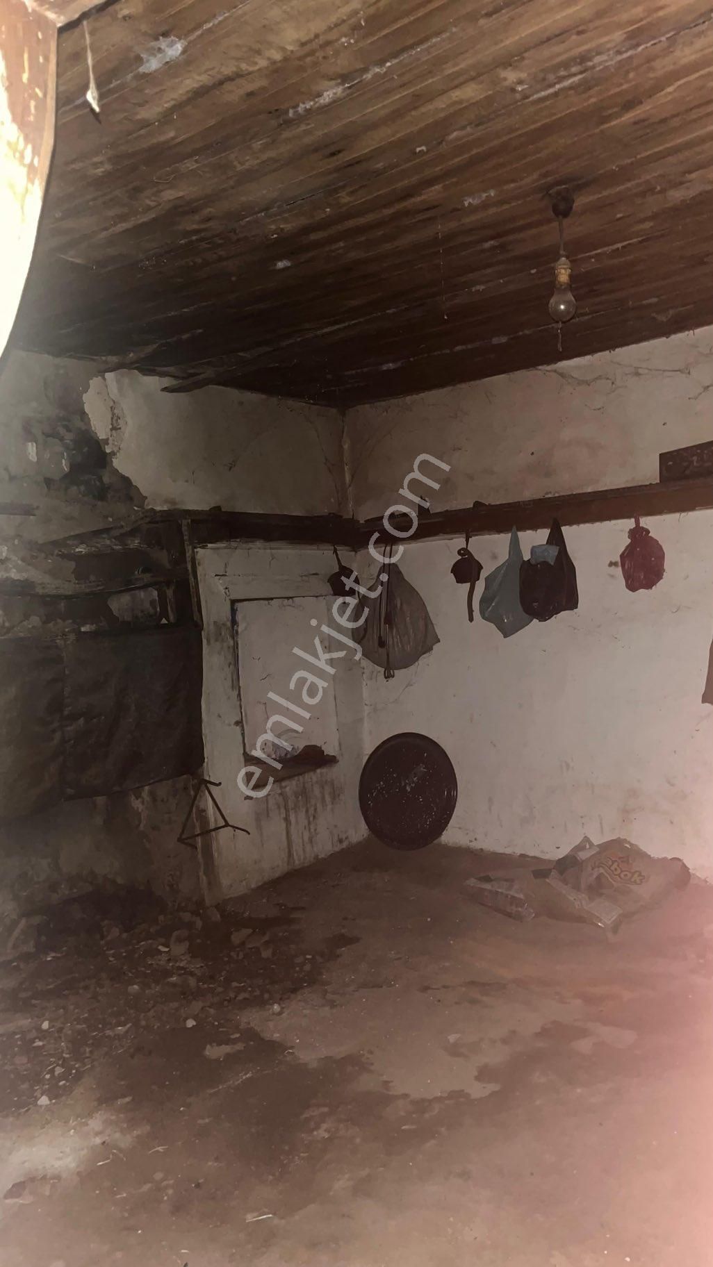 Köy Havası, Şehir Konforu! 200 M² Bahçeli Köy Evi Satılık - Görsel 14