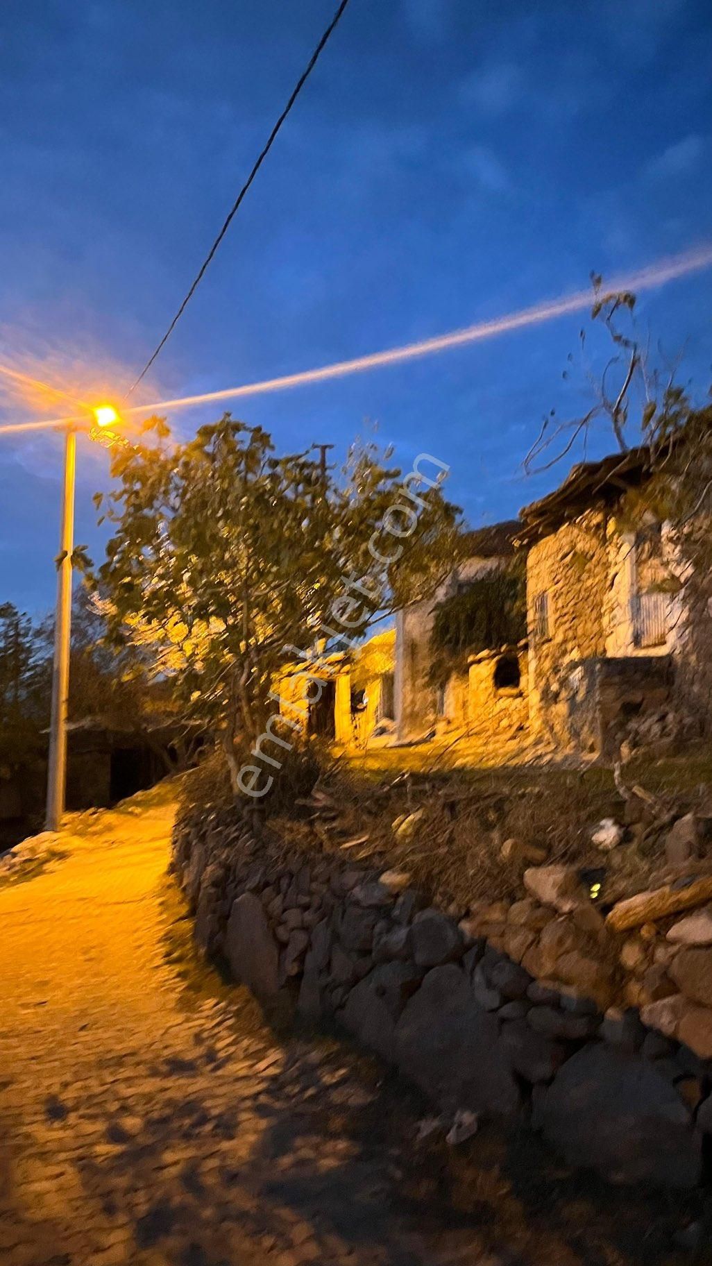 Köy Havası, Şehir Konforu! 200 M² Bahçeli Köy Evi Satılık - Görsel 2