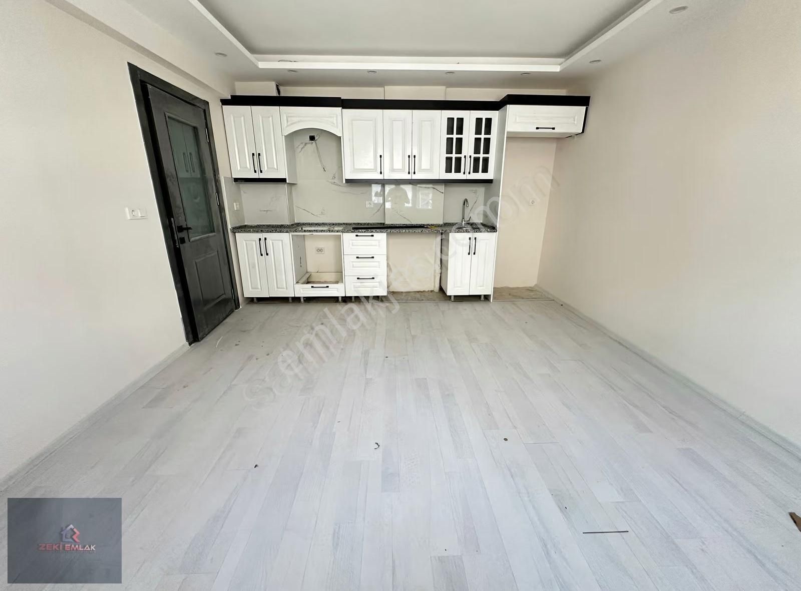 Zeki Emlak'tan Muradiye'de Satılık 1+1 Ara Kat Sıfır Daire